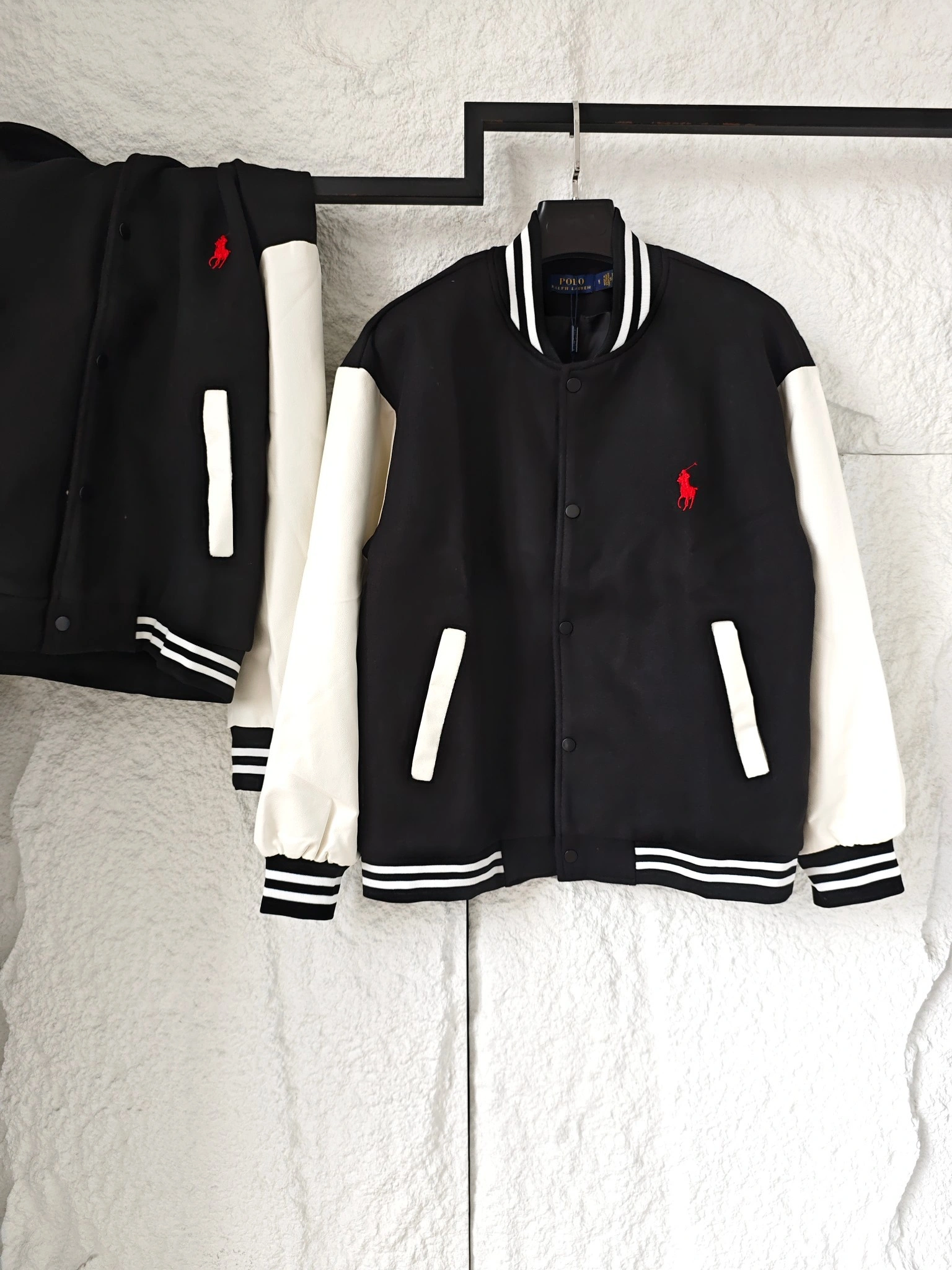 Gemini -- R18ph embroidery item: E-F110J1421