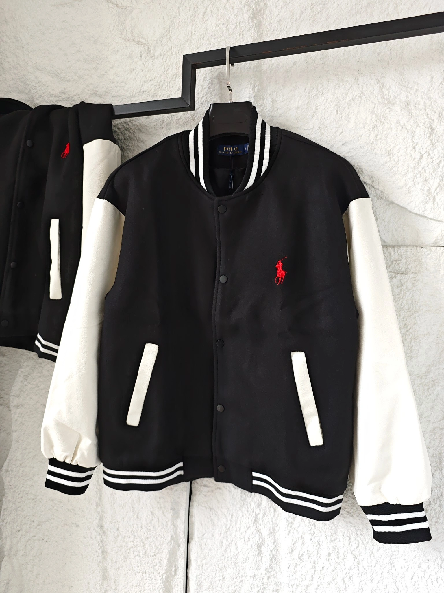 Gemini -- R18ph embroidery item: E-F110J1421