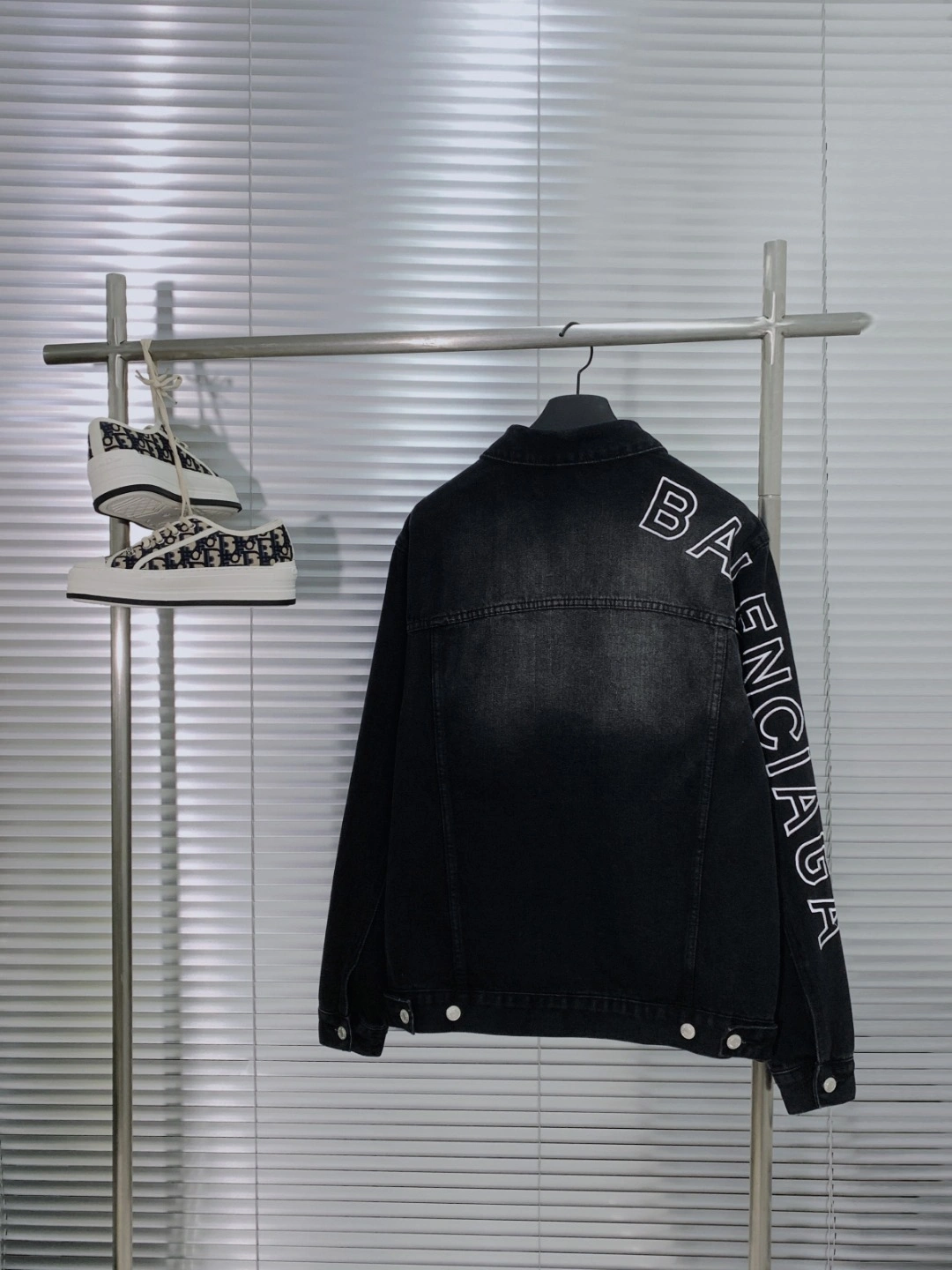 Gemini-- 218593i16 Embroidery item:D-F021K1820