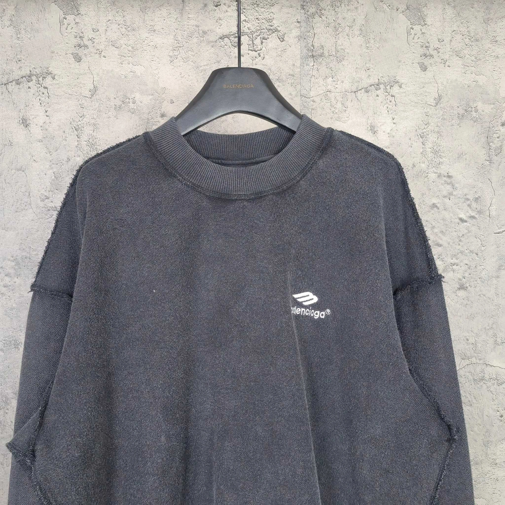 Gemini-- 218593i16 embroidery oversize item: E-F114I2850