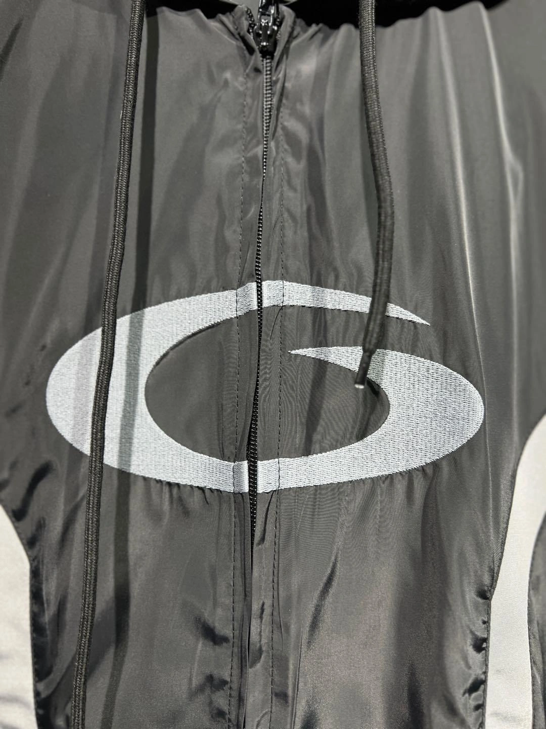 Gemini-- 218593i16 embroidery oversize item: E-F115C0829
