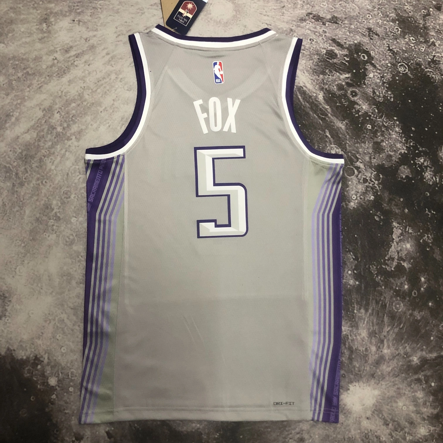 Gemini - 9ik5 embroidery item:E-F125E0521