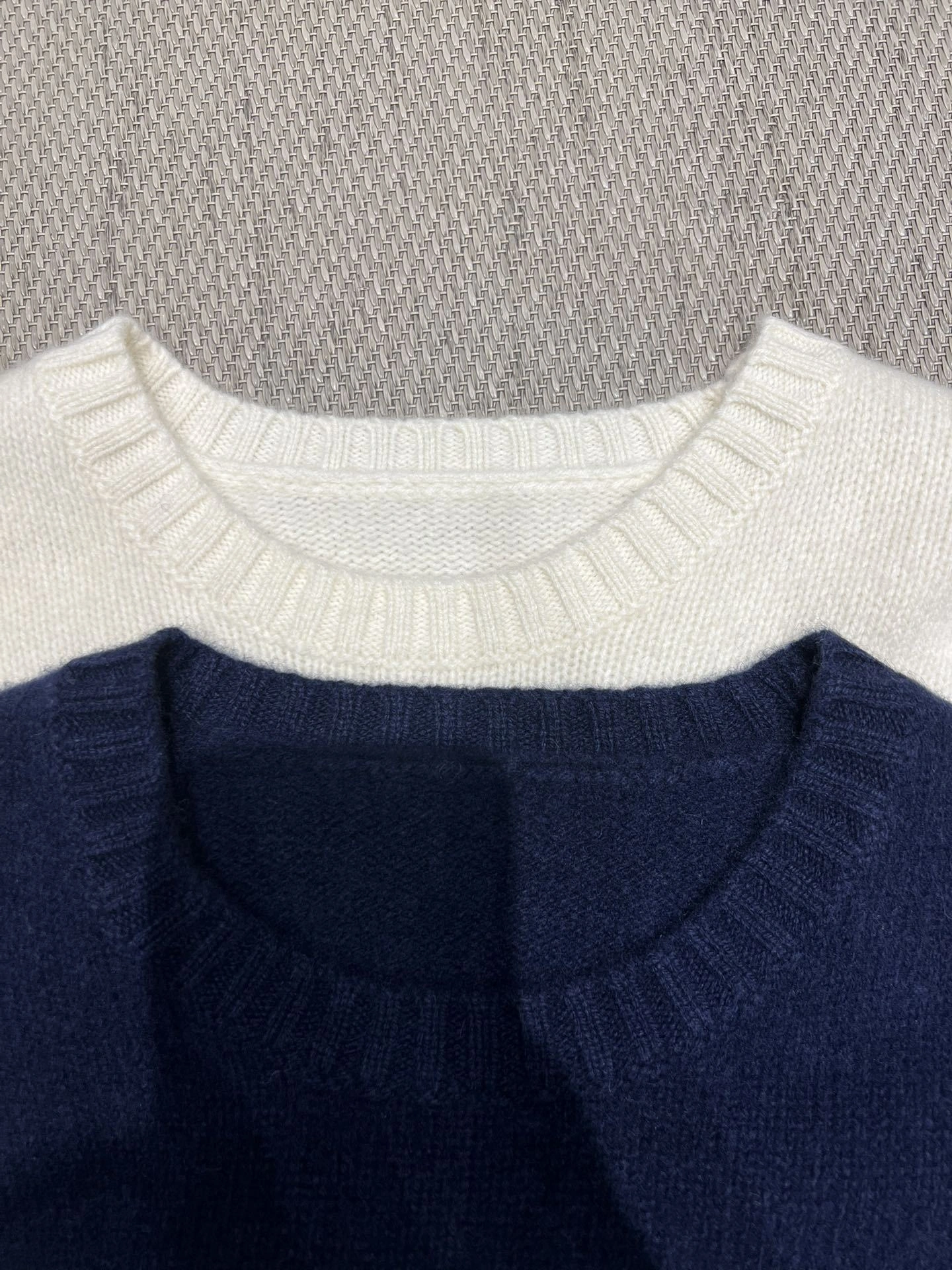 Gemini-- R18ph cashmere wool 2colour item:E-F140J0825-2H
