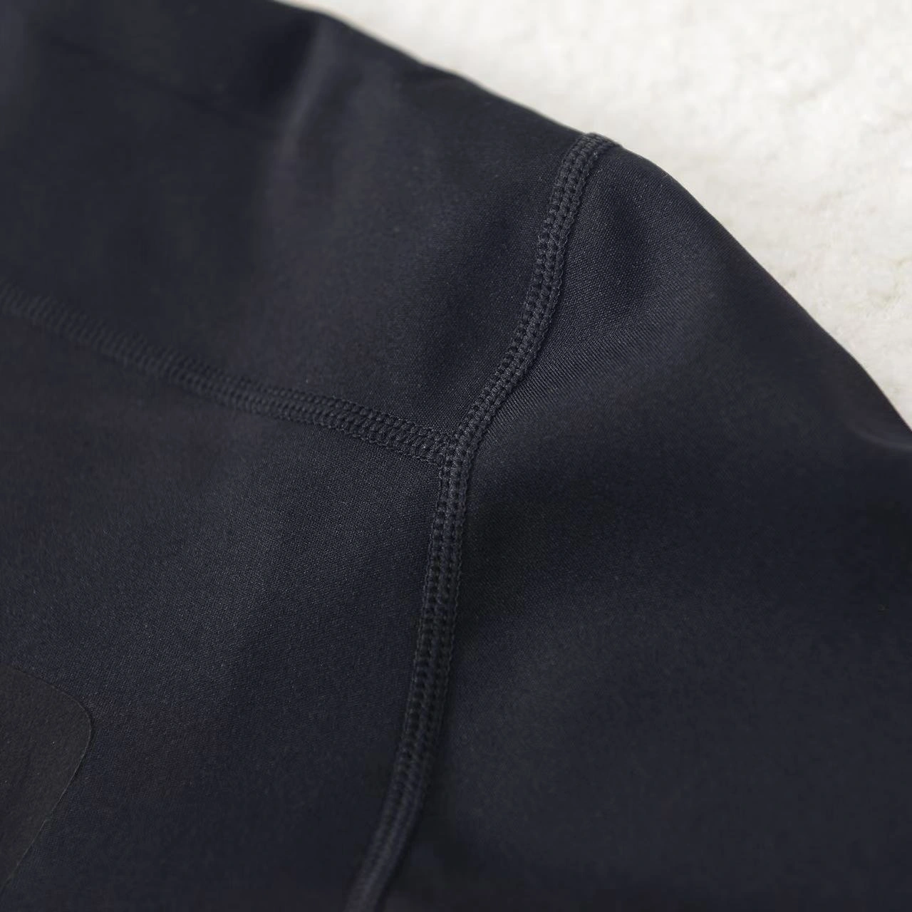 Gemini- 1r3t5ryx Rho LT Crew Neck item:E-F110I1010