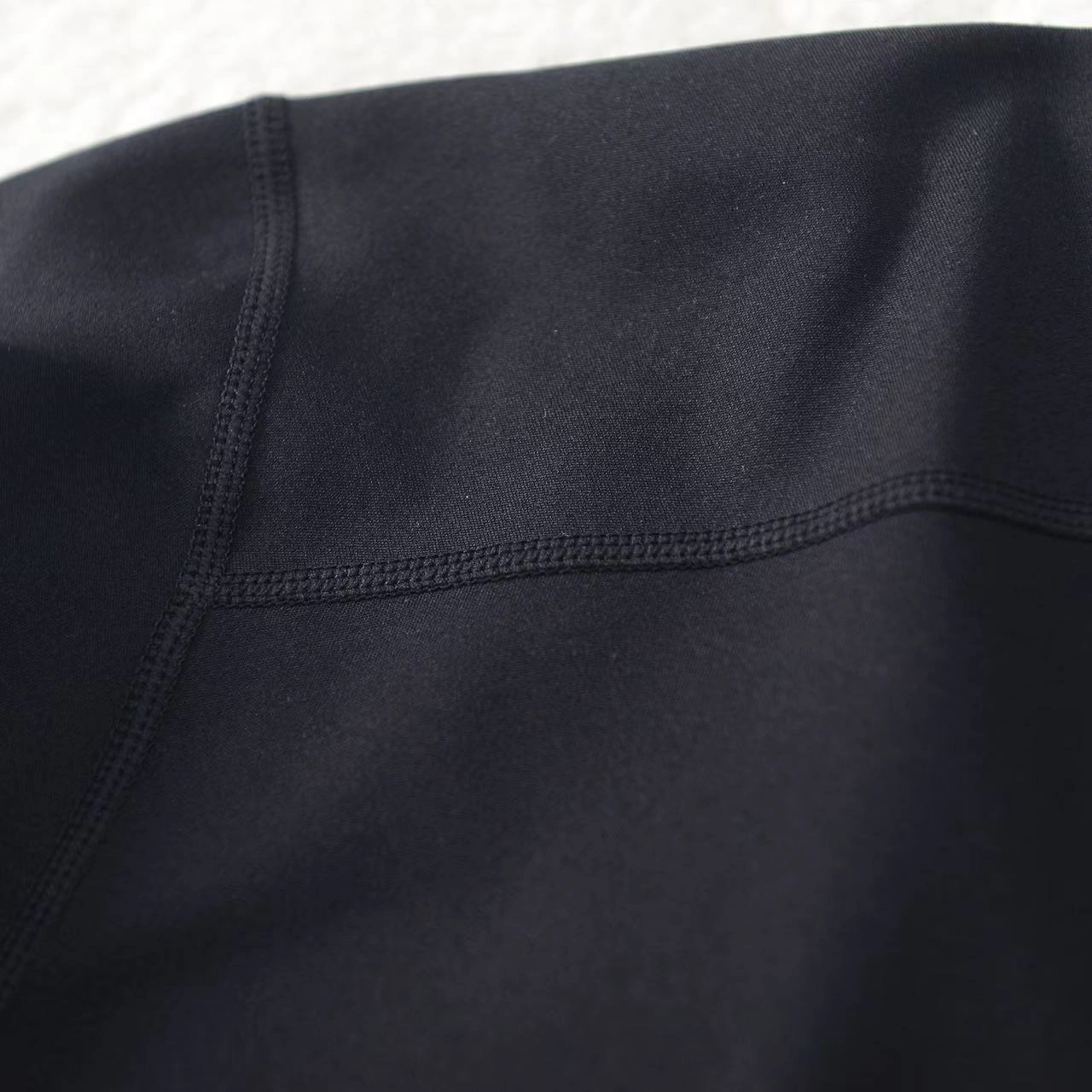 Gemini- 1r3t5ryx Rho LT Crew Neck item:E-F110I1010