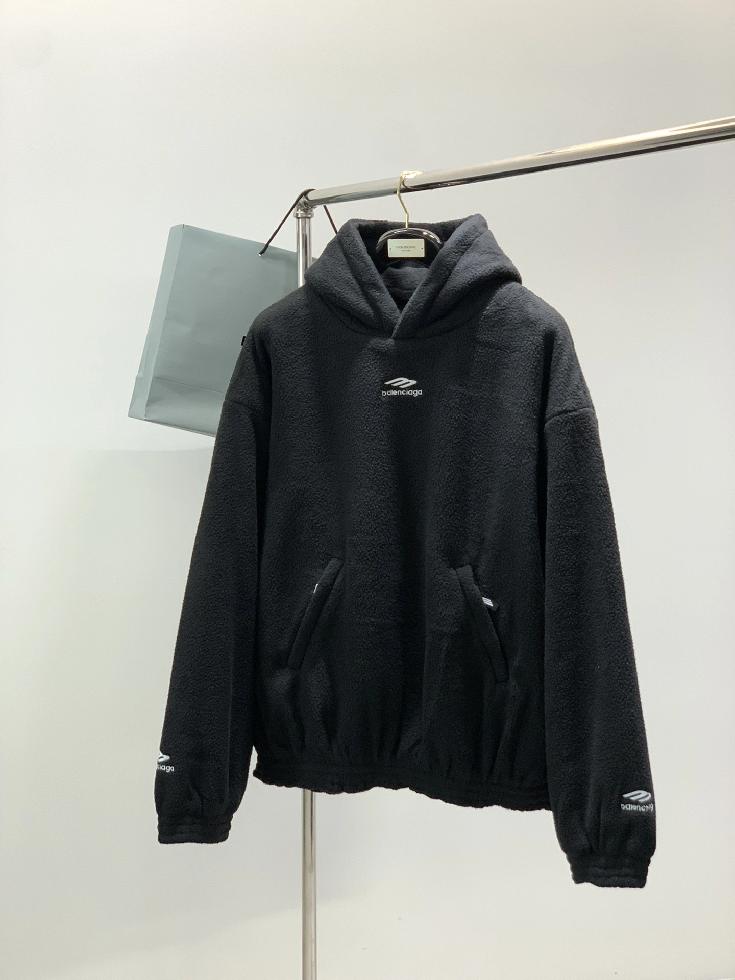 Gemini- 218593i16 embroidery oversize item:E-F443J2523H