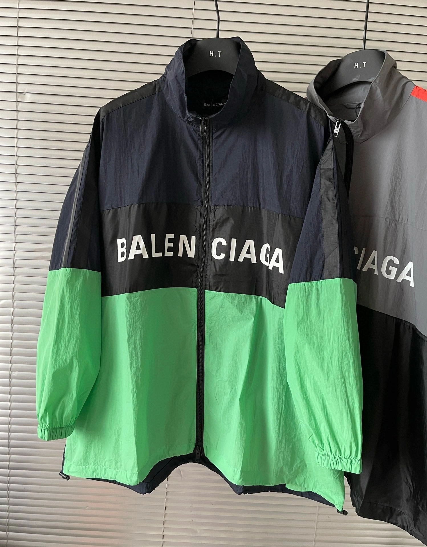 Gemini- 218593i16 oversized 2Colour item:D-F110J4553-2