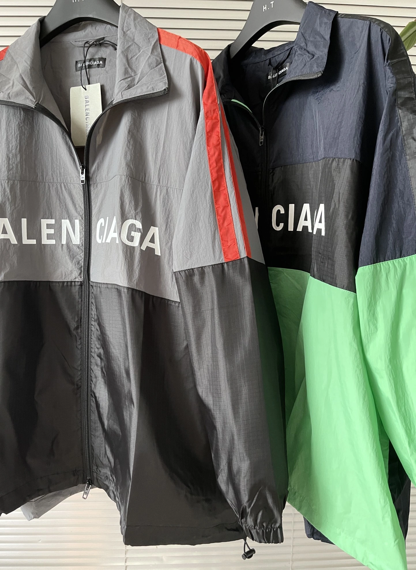 Gemini- 218593i16 oversized 2Colour item:D-F110J4553-2