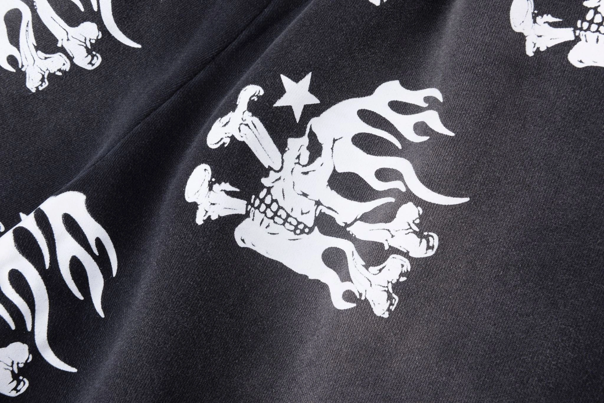 Gemini- H588st1r Studios Skull short item:E-F021E0519