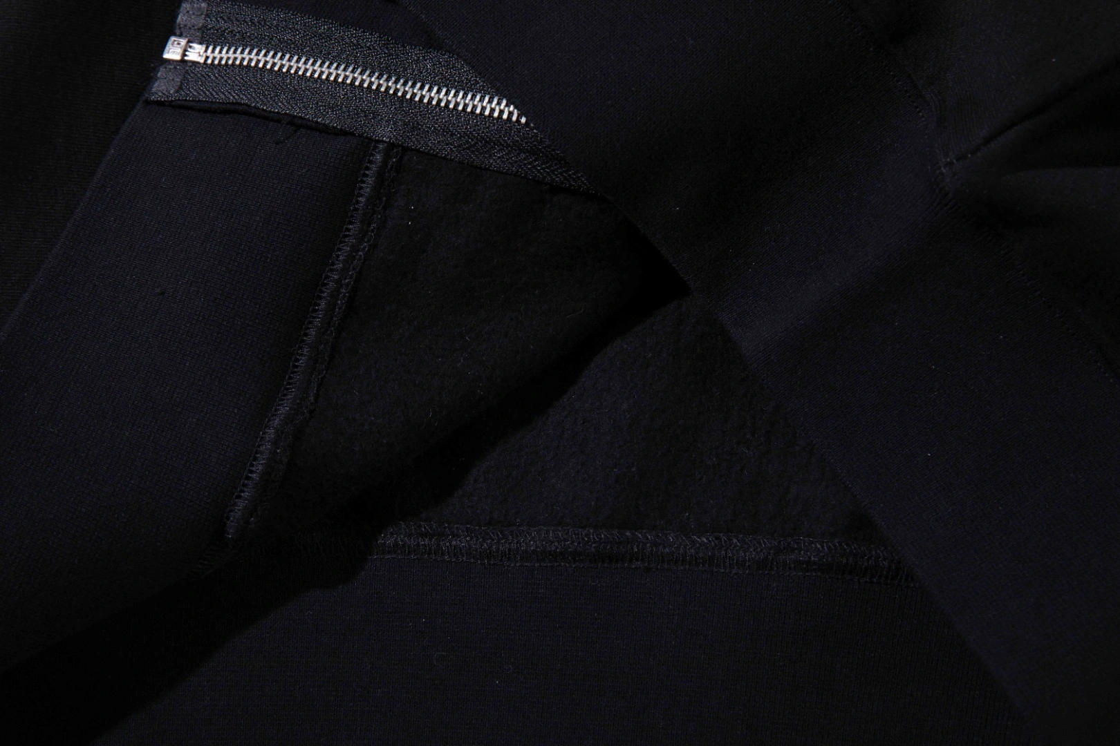 Gemini- St00 x BORN X RAISED LOGO ZIP HOODIE item:D-F402K2513