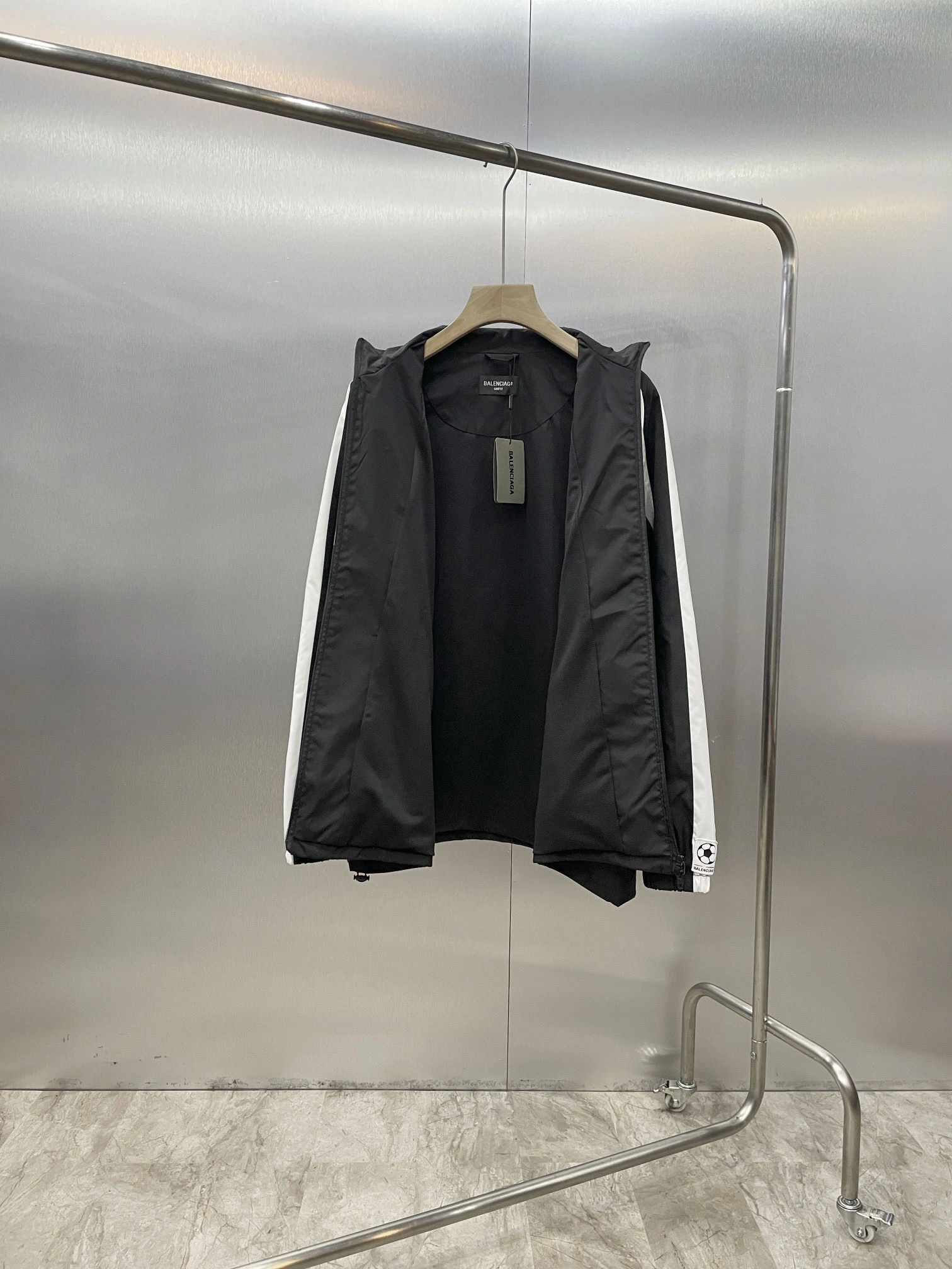 &&Gemini- oversized item:C-F322J1803