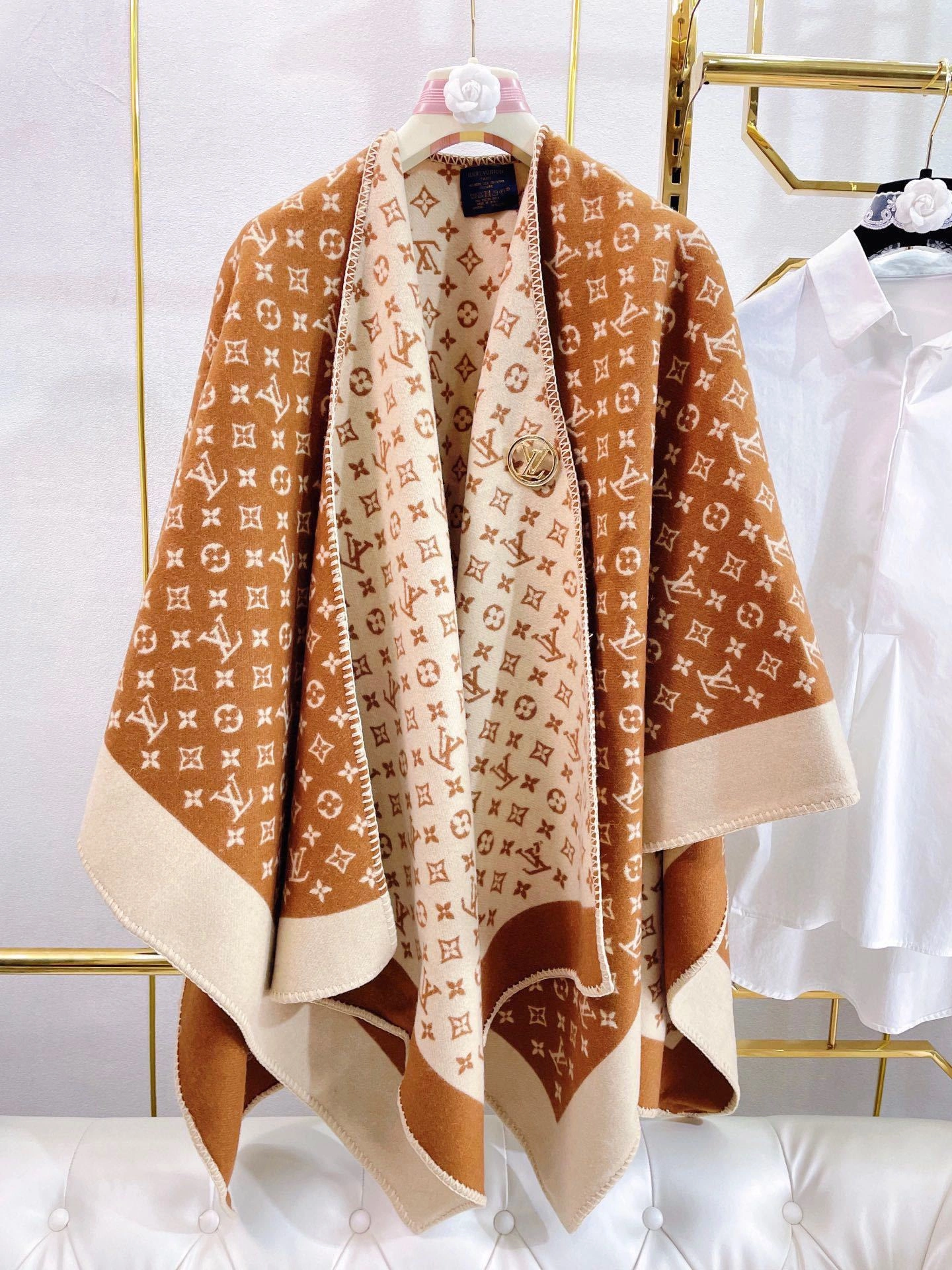 &HD-- 70% brocade wool, 20% yellow silk, 10% cashmere · Dry clean only item:C-S132H1825Y
