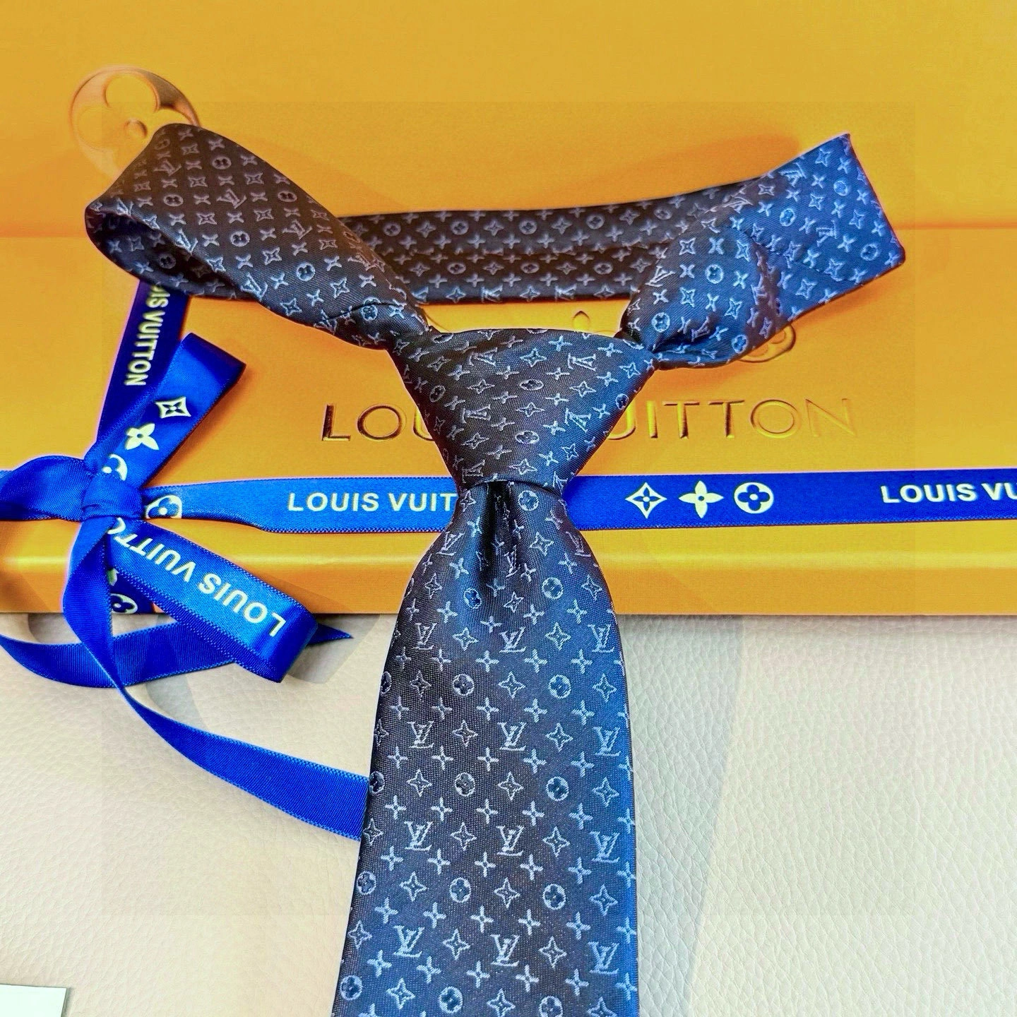 HD-- 8V Monogram Classic Real silk 8colour item:E-S132M0202-8H