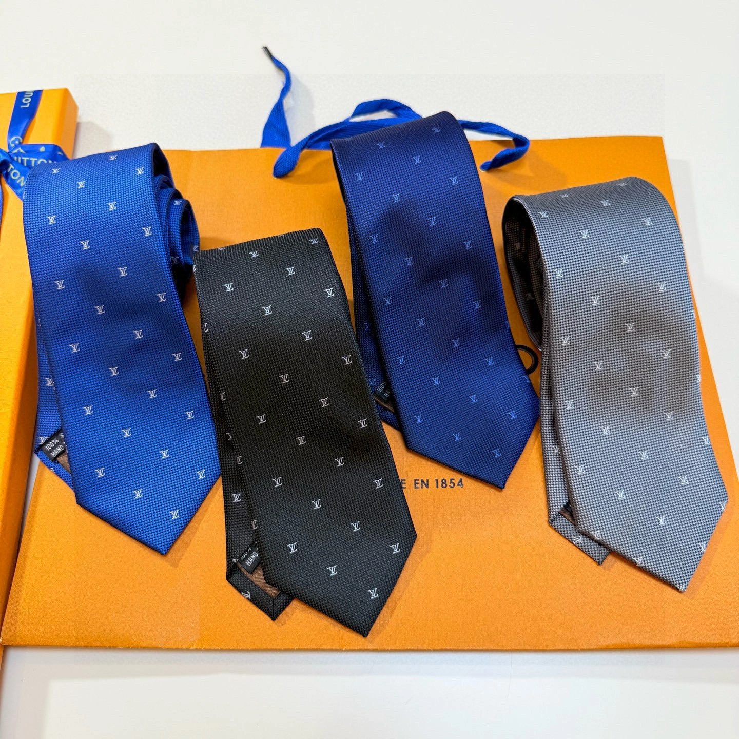 HD-- 8V Real silk 4colour item:E-S132L2062-4