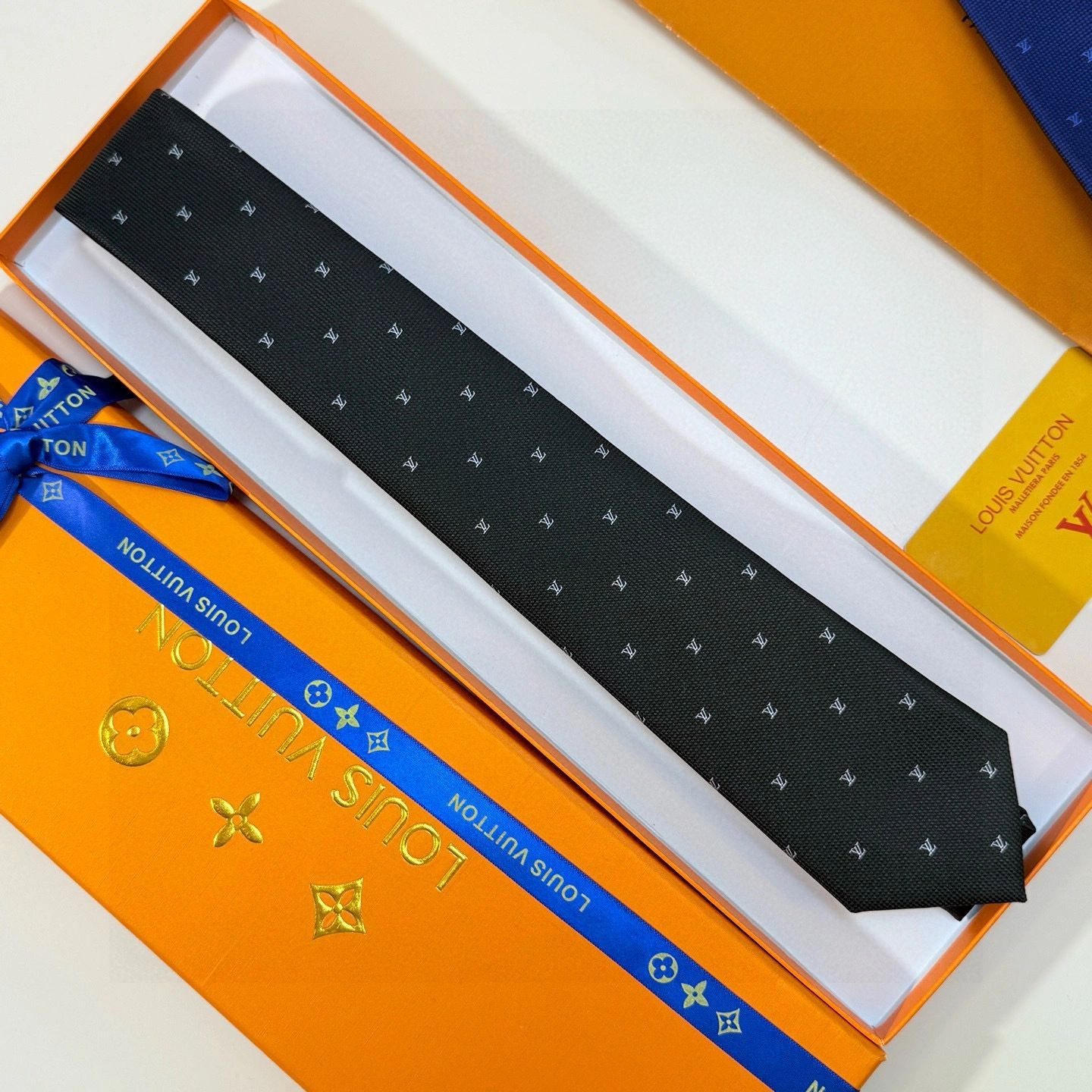 HD-- 8V Real silk 4colour item:E-S132L2062-4