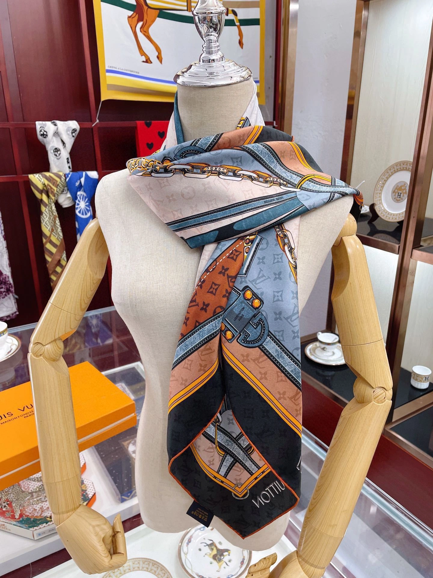 &HD-- Top twill silk square item:C-S132H0904Y