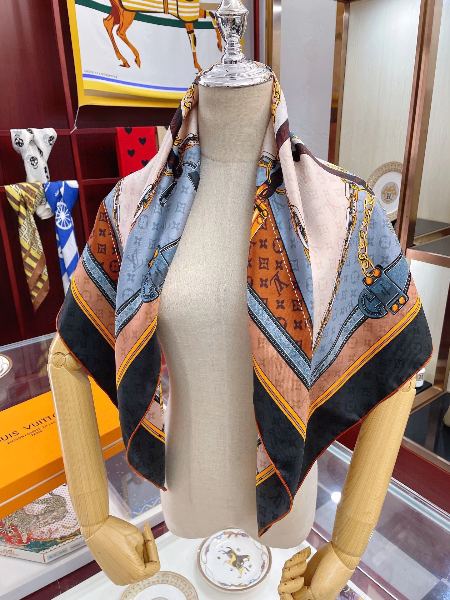 &HD-- Top twill silk square item:C-S132H0904Y