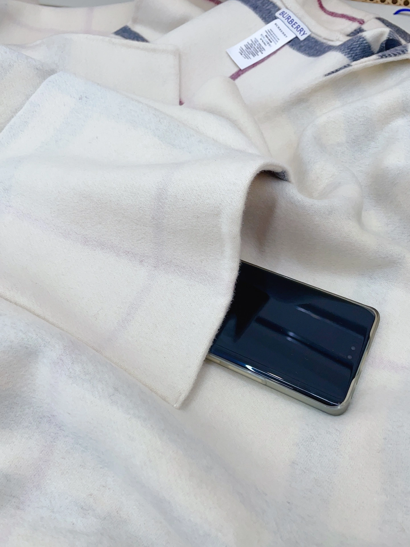 HD--2ur25rry embroidery cashmere item:E-S132I0947H