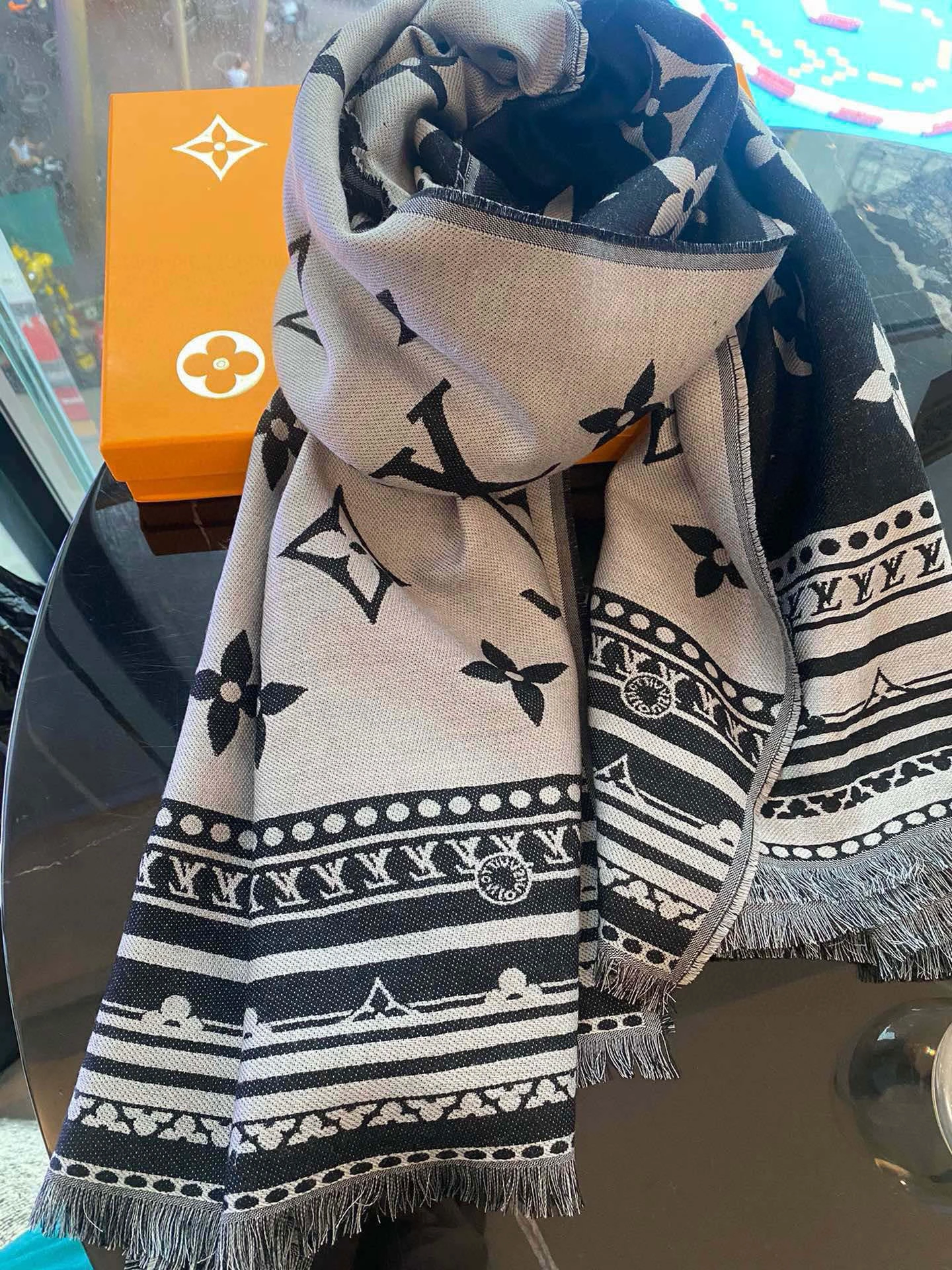 HD--8V 70% wool，30% Real silk 2colour item:E-S132I2717-2H