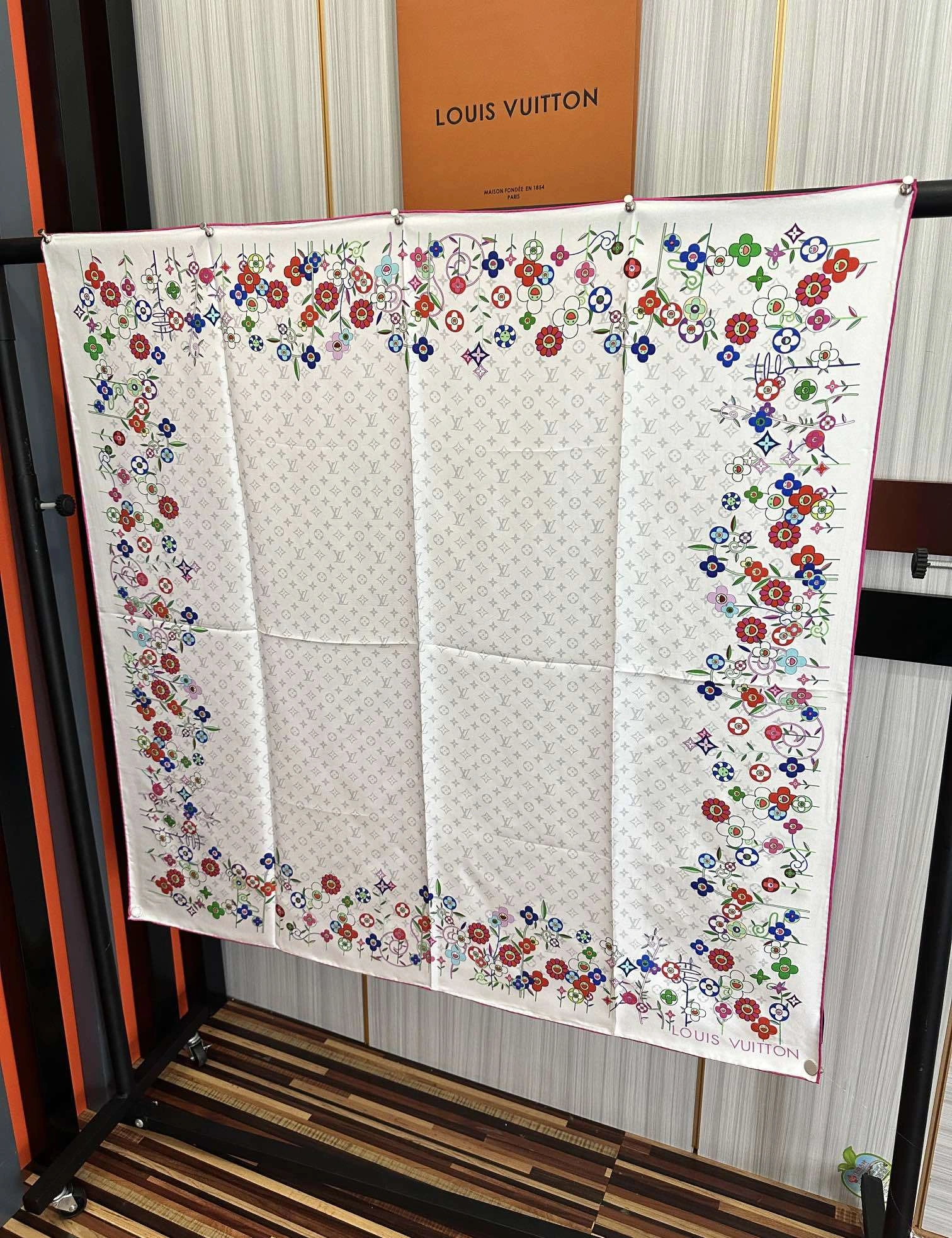 HD--8V mulberry silk item:E-S132I0326H