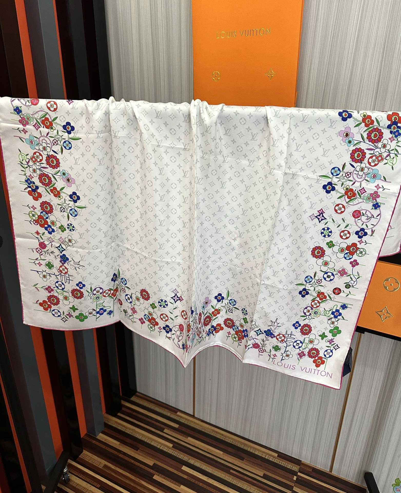 HD--8V mulberry silk item:E-S132I0326H