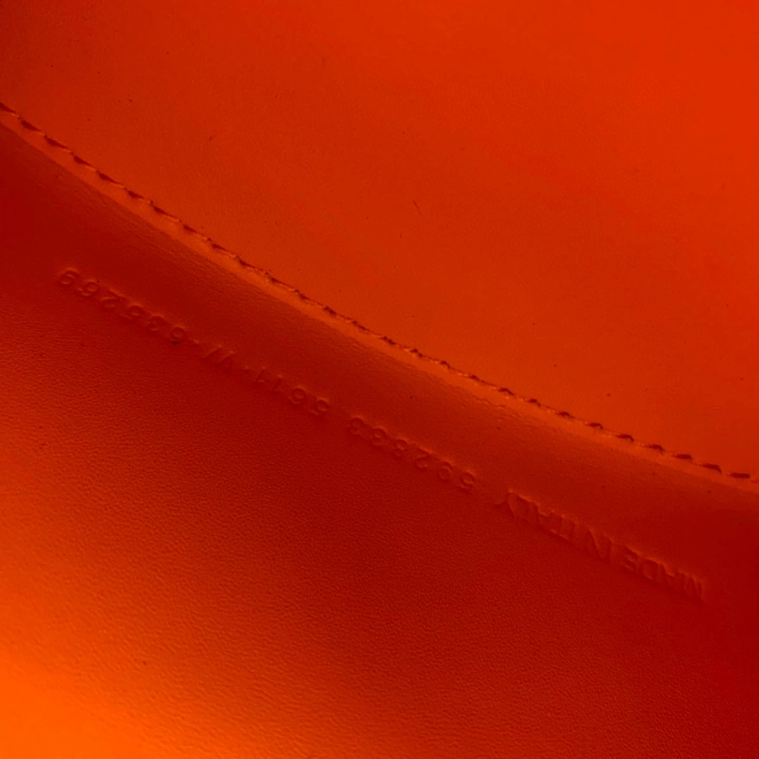Hourglass item:B-B063B6421T
