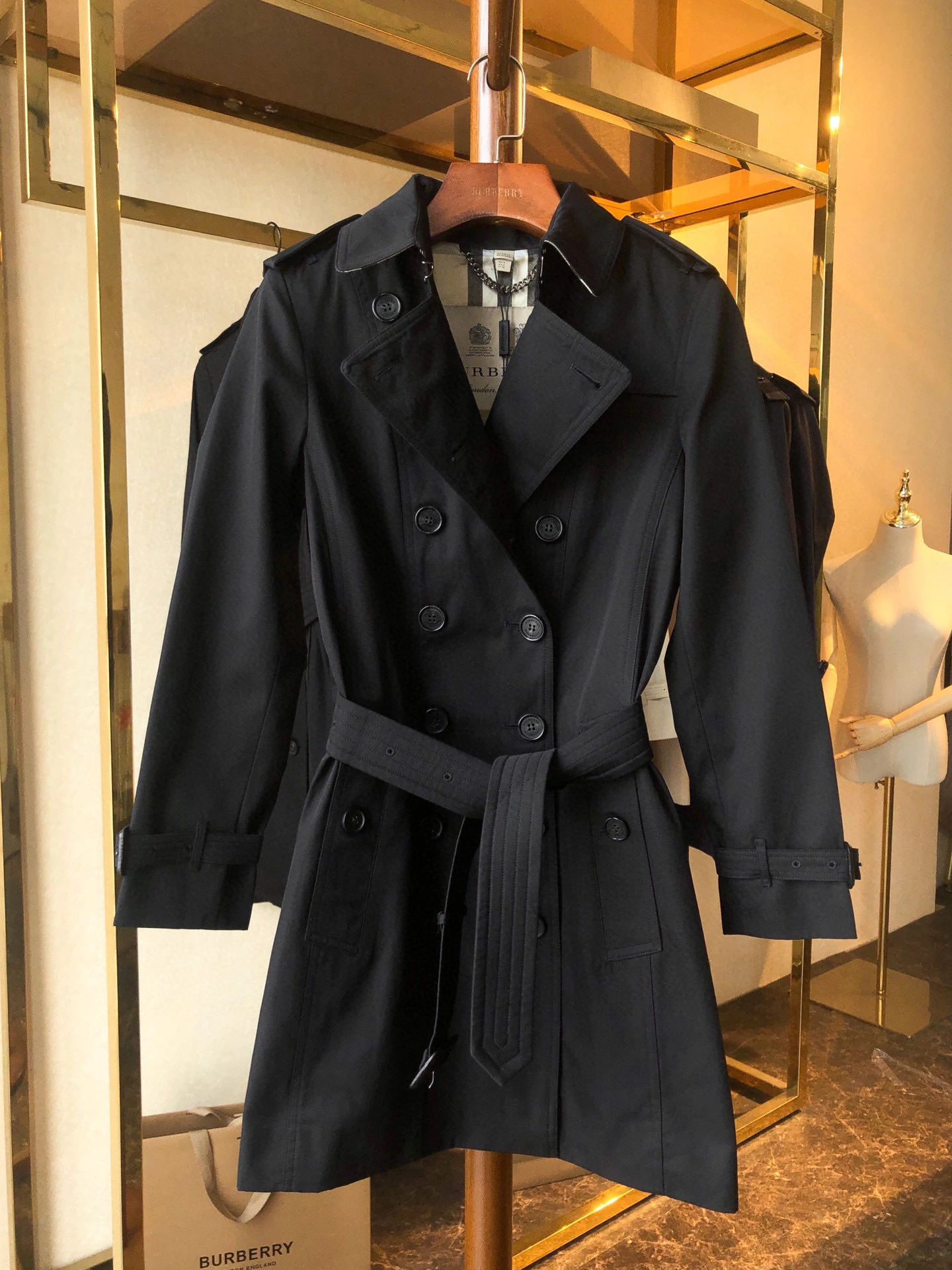 Ladies Sandringham Series Black Mid-Long British Style Wind Coat， original 1:1 counters quality item: 086G020F0760G2608