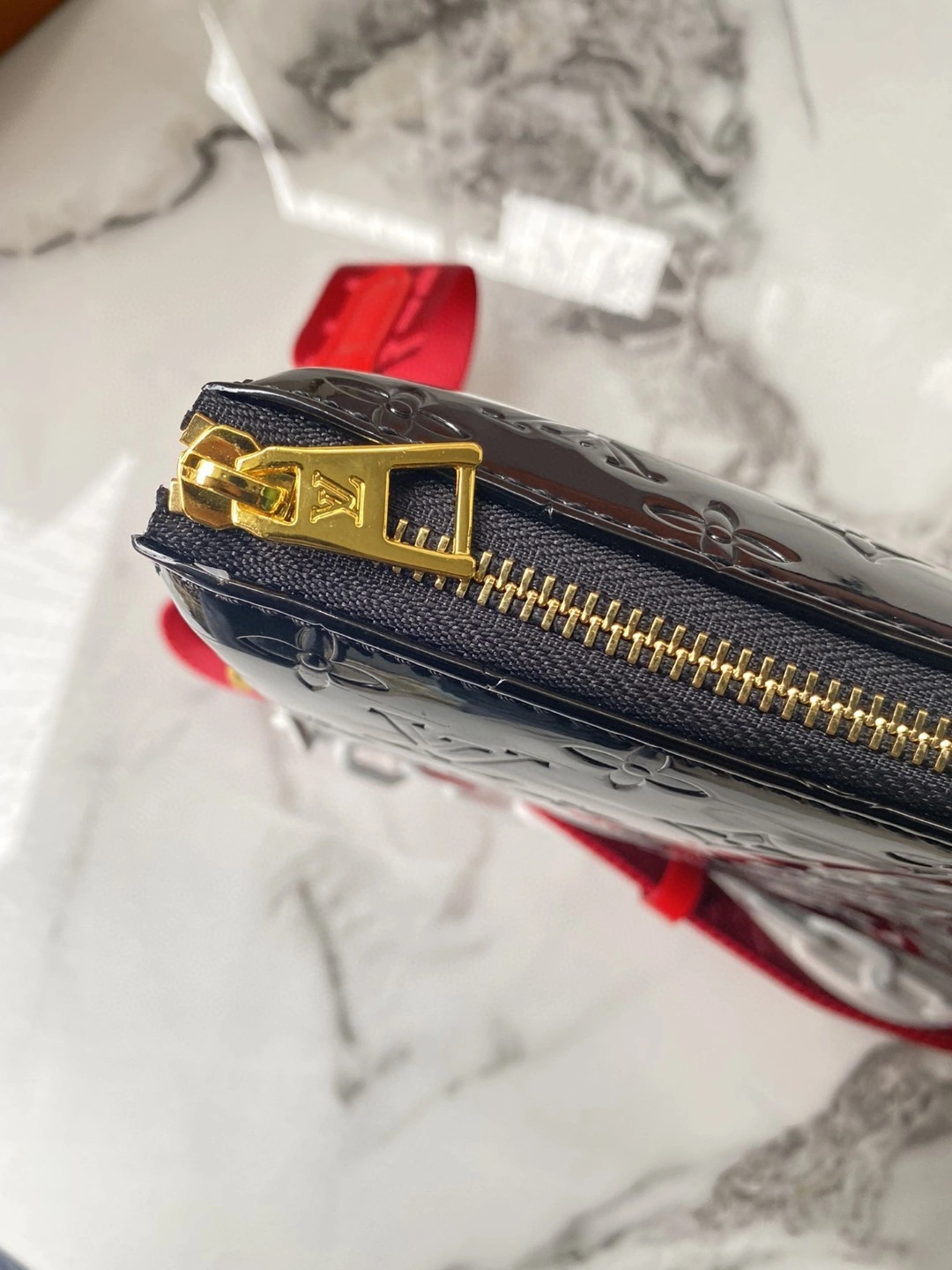 M20369 Monogram item : BT-B225D0819W