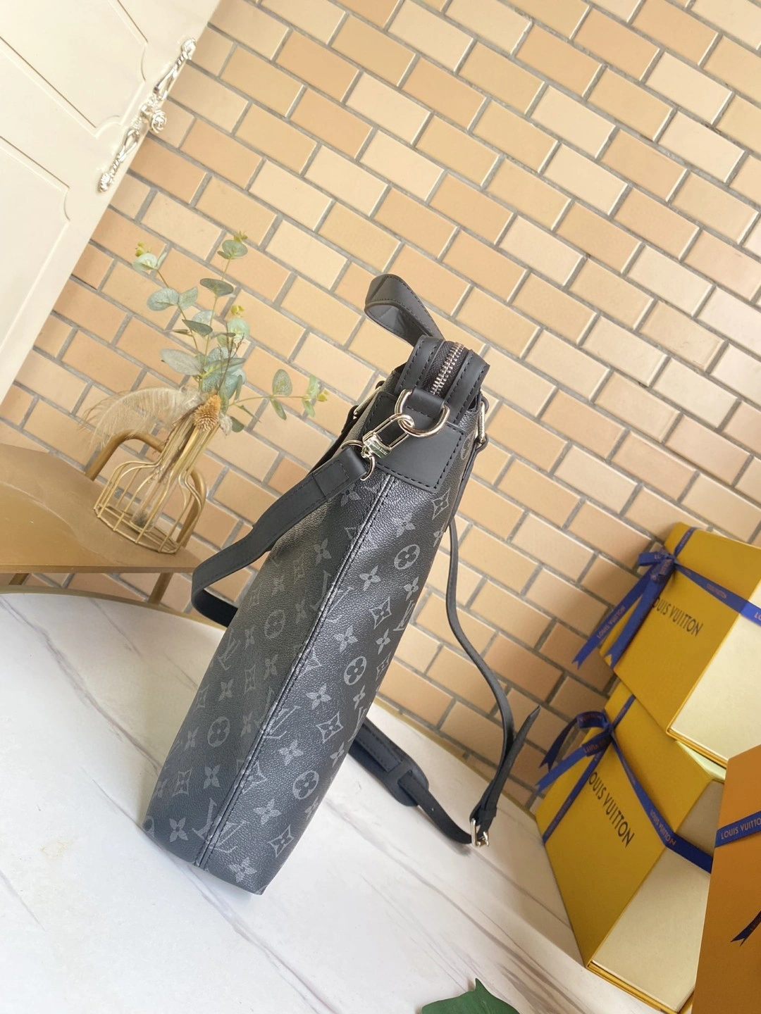 M40567 Tote Explorer item : BT-B225C1836