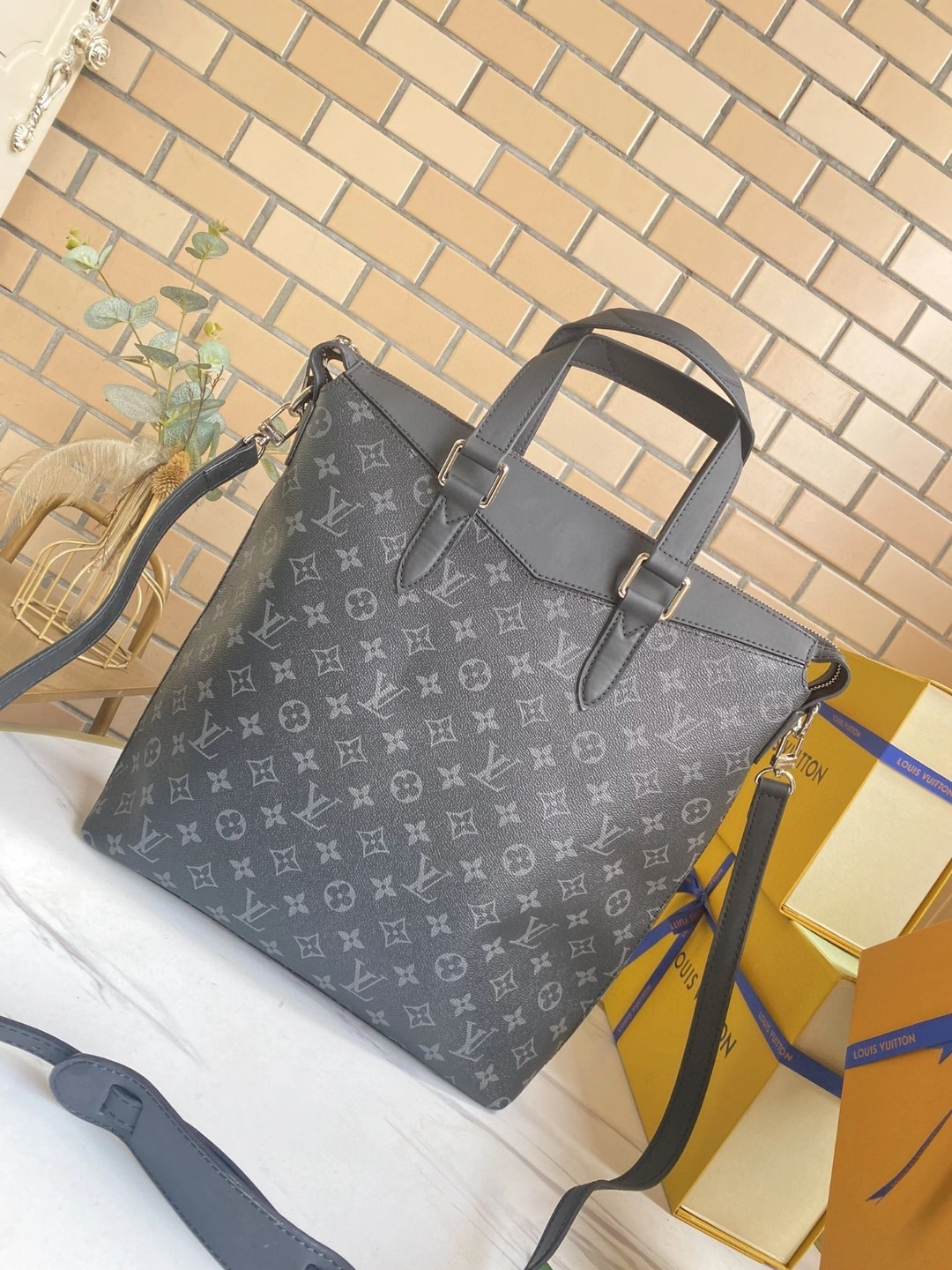 M40567 Tote Explorer item : BT-B225C1836