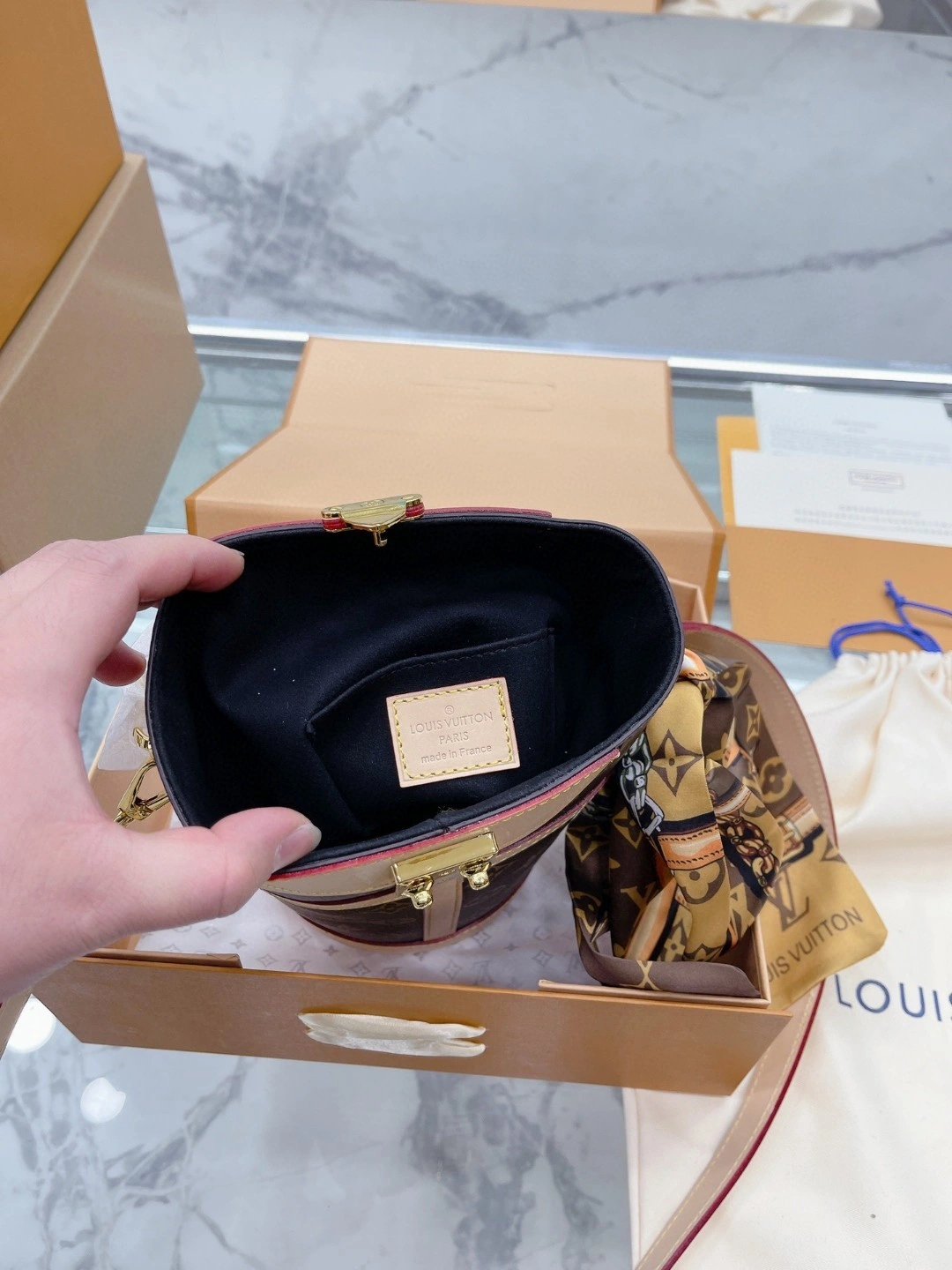 M43587 Duffle item : BT-B020B2447