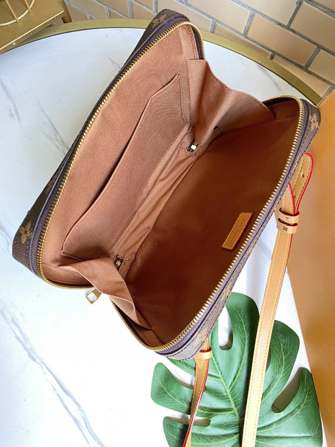 M44754 Trunk item : AT-B225L0332L