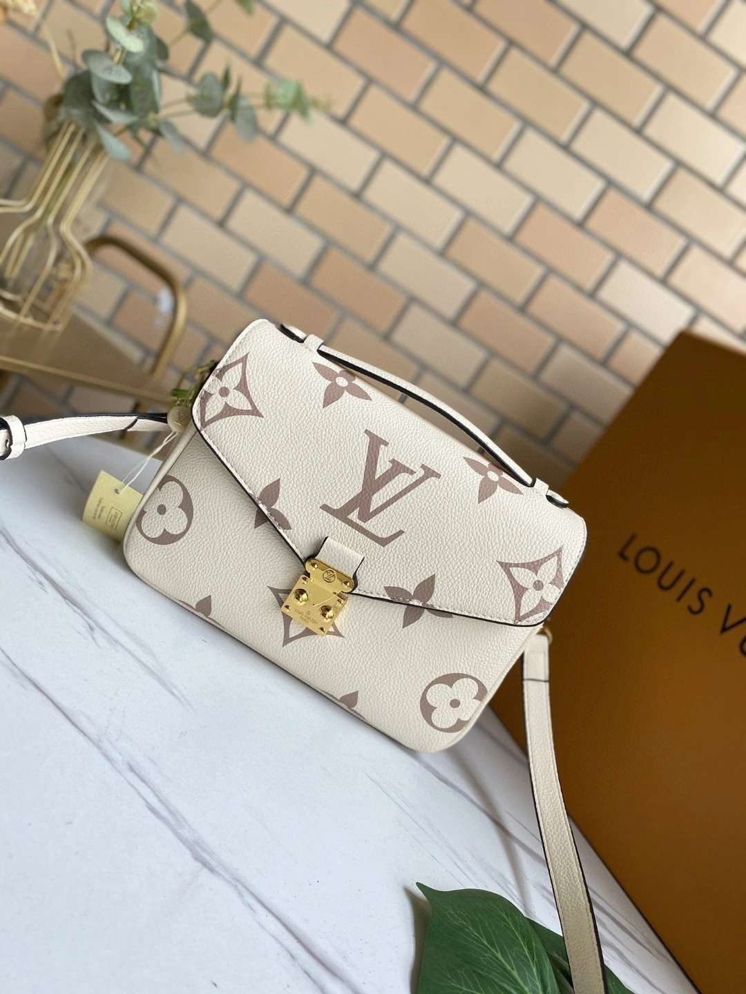 M45596 Pochette Metis item : AT-B225L0306L