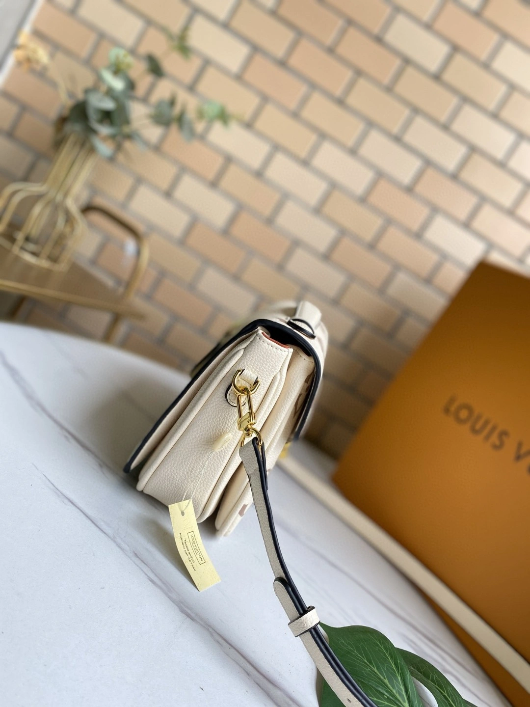 M45596 Pochette Metis item : AT-B225L0306L