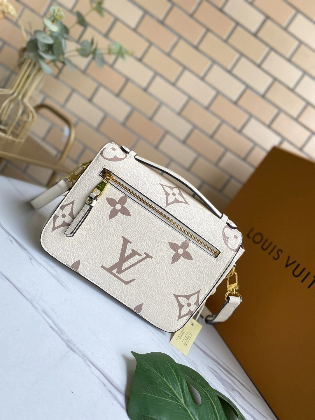 M45596 Pochette Metis item : AT-B225L0306L