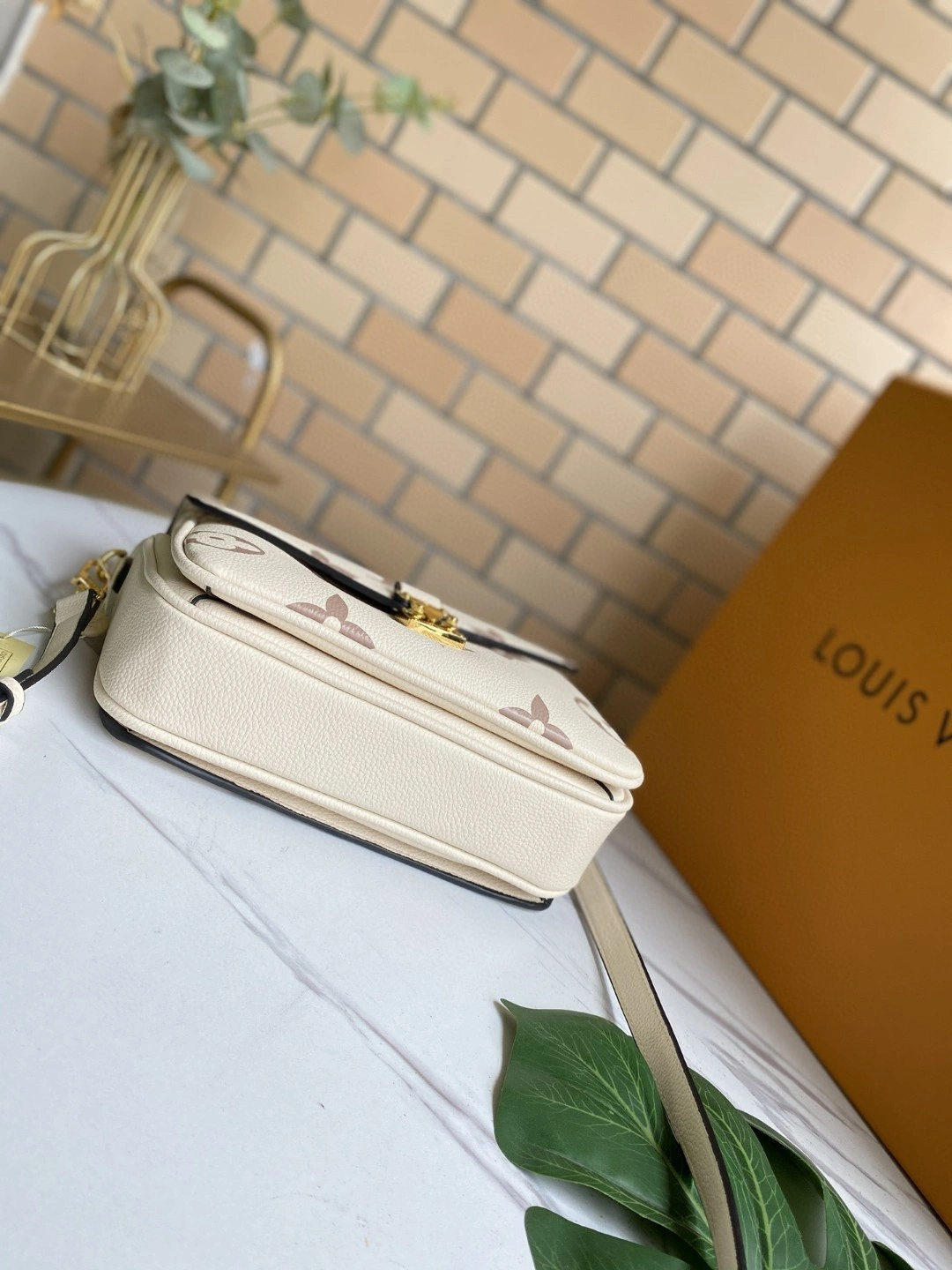 M45596 Pochette Metis item : AT-B225L0306L
