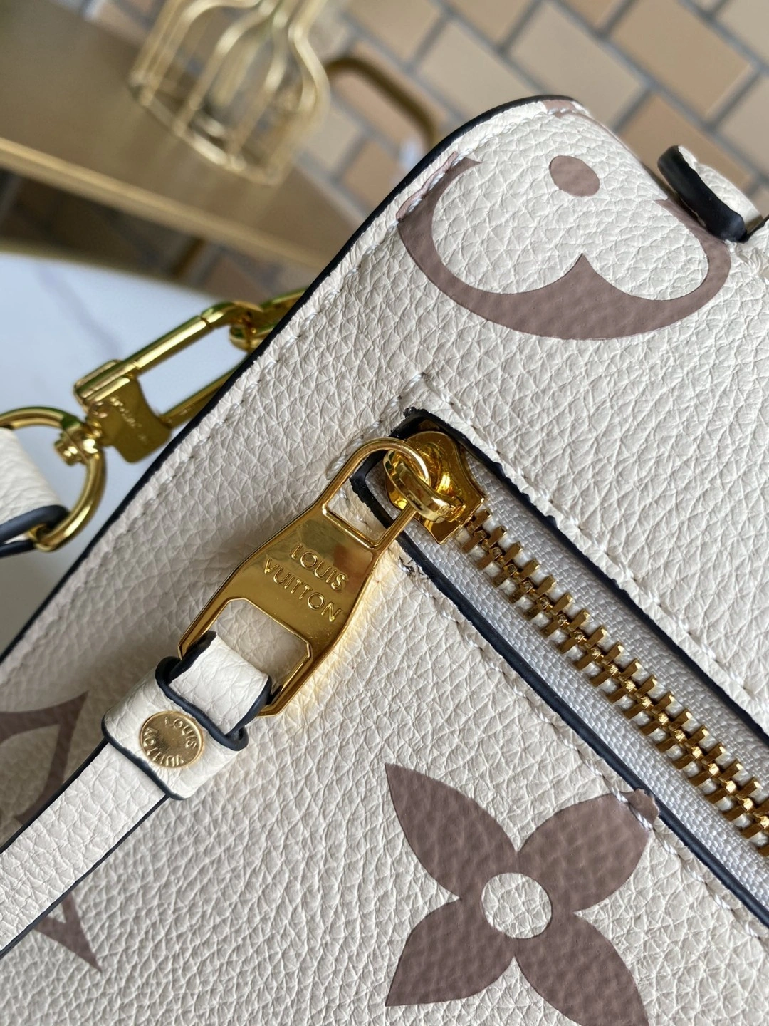 M45596 Pochette Metis item : AT-B225L0306L