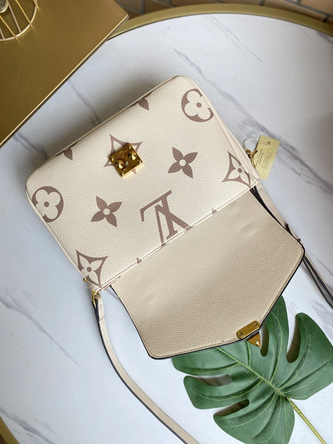 M45596 Pochette Metis item : AT-B225L0306L