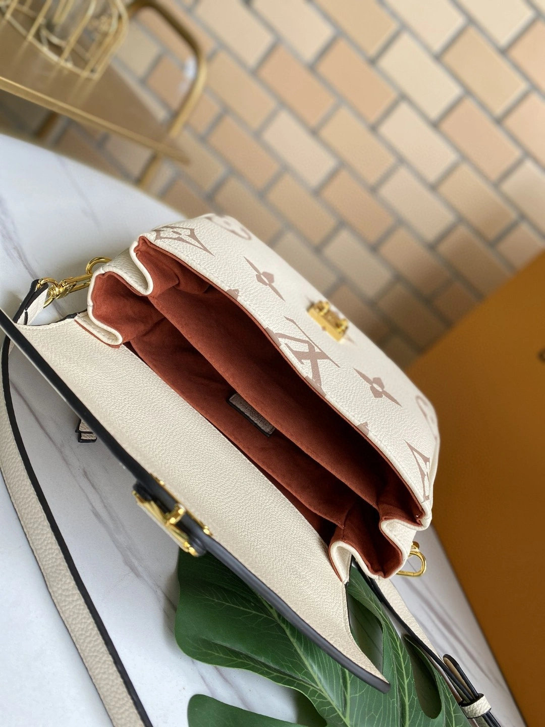 M45596 Pochette Metis item : AT-B225L0306L