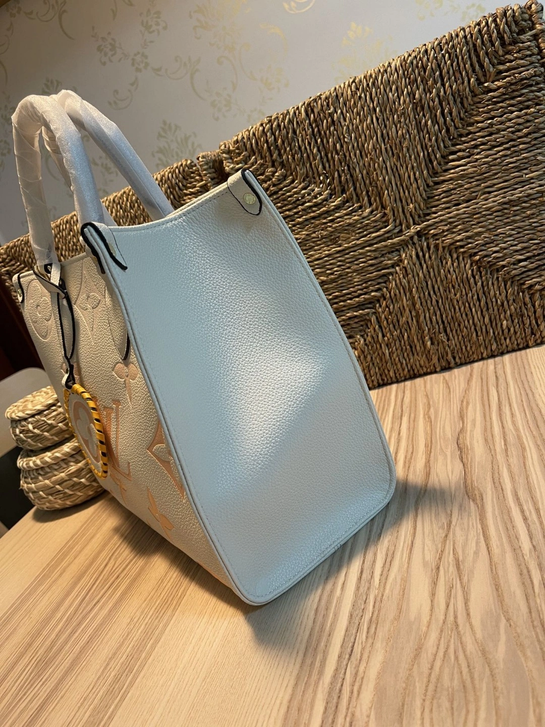 M45717 OnTheGo Tote item : AT-B225K3019L