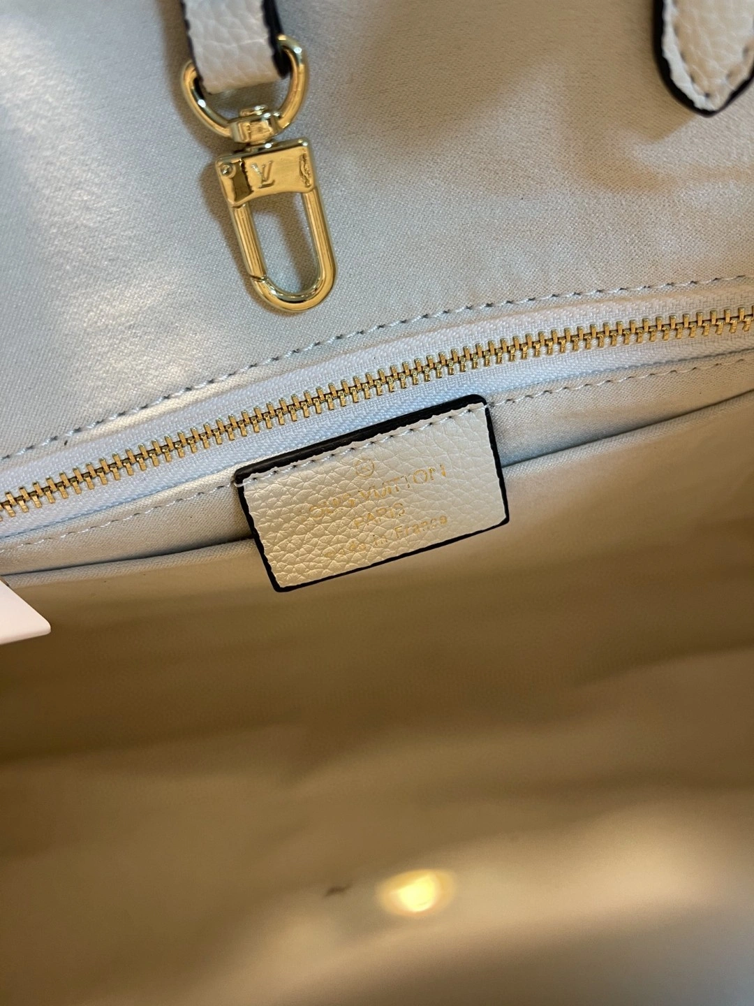 M45717 OnTheGo Tote item : AT-B225K3019L