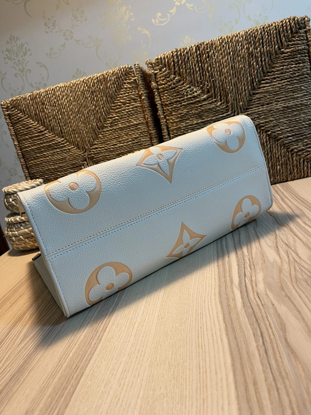 M45717 OnTheGo Tote item : AT-B225K3019L