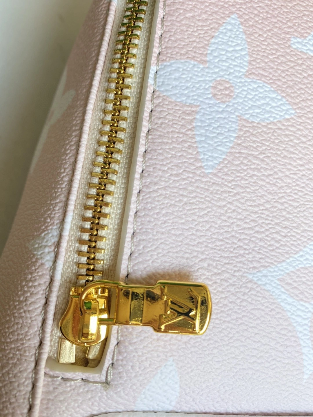 M45764 Tiny item : AT-B225L0311L