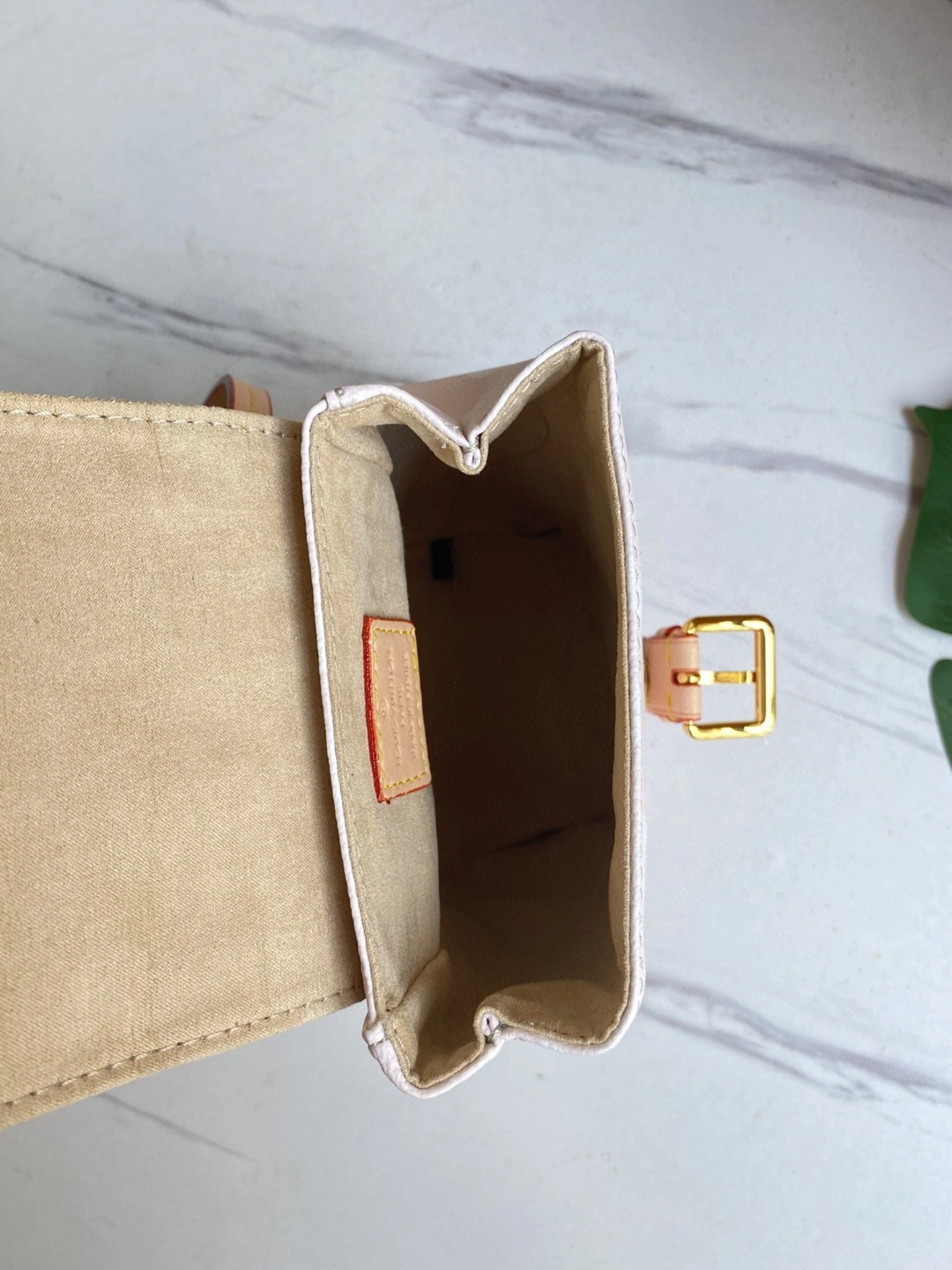 M45764 Tiny item : AT-B225L0311L
