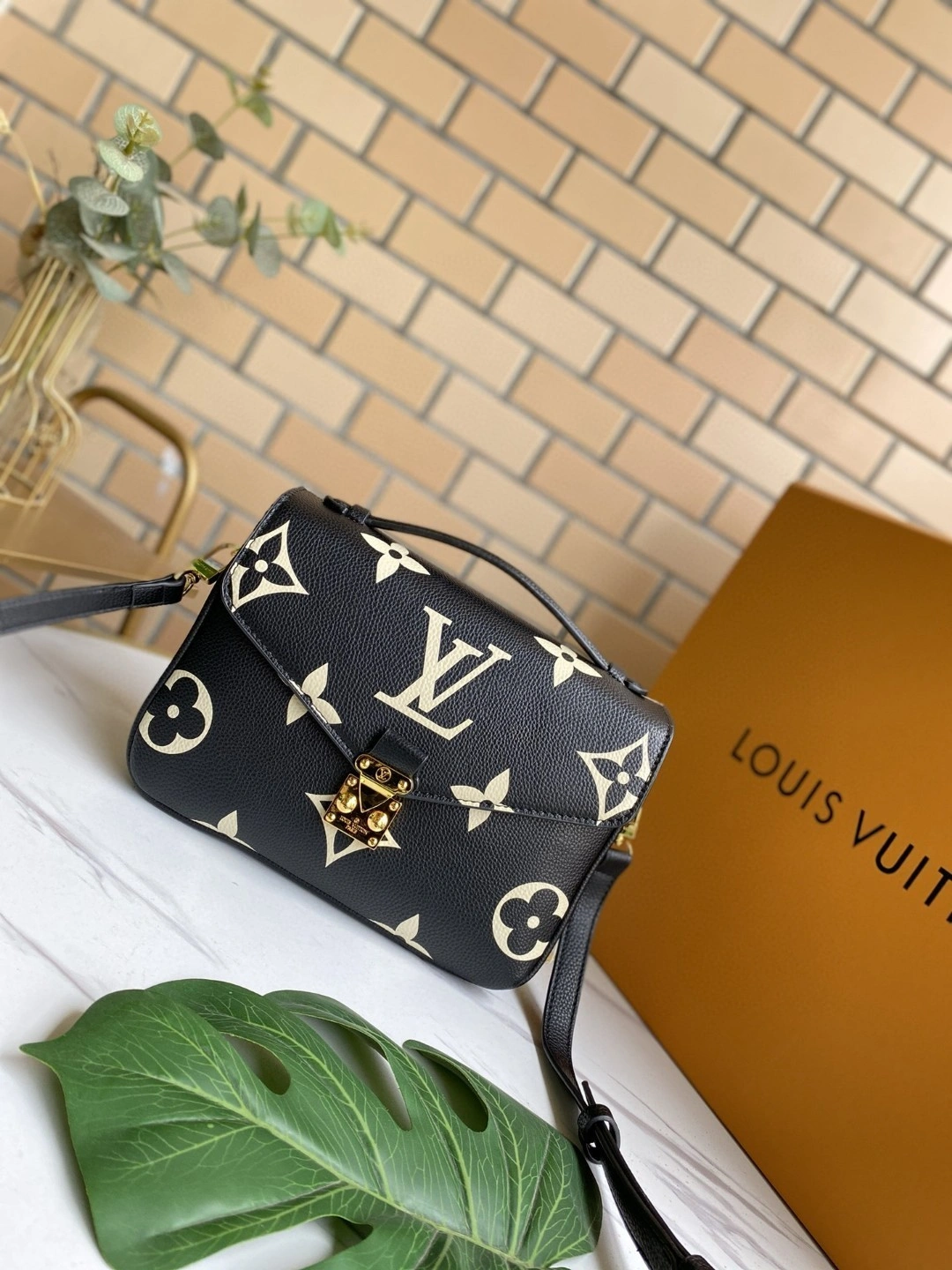 M45773 Pochette Metis item : AT-B225L0307L