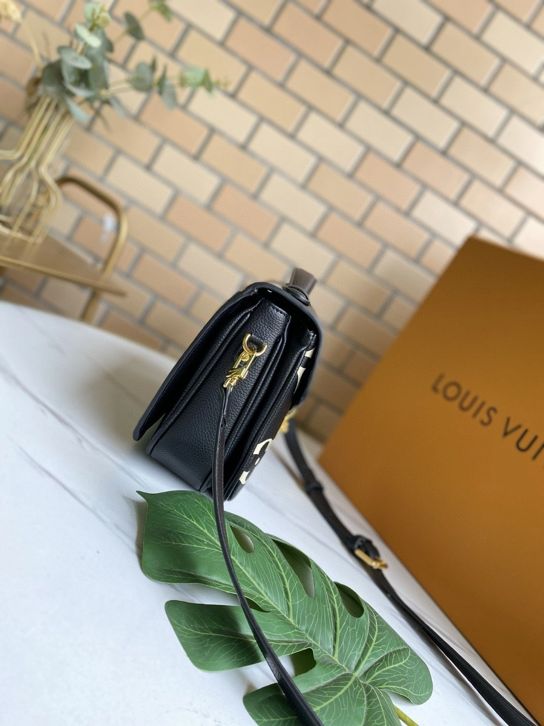 M45773 Pochette Metis item : AT-B225L0307L