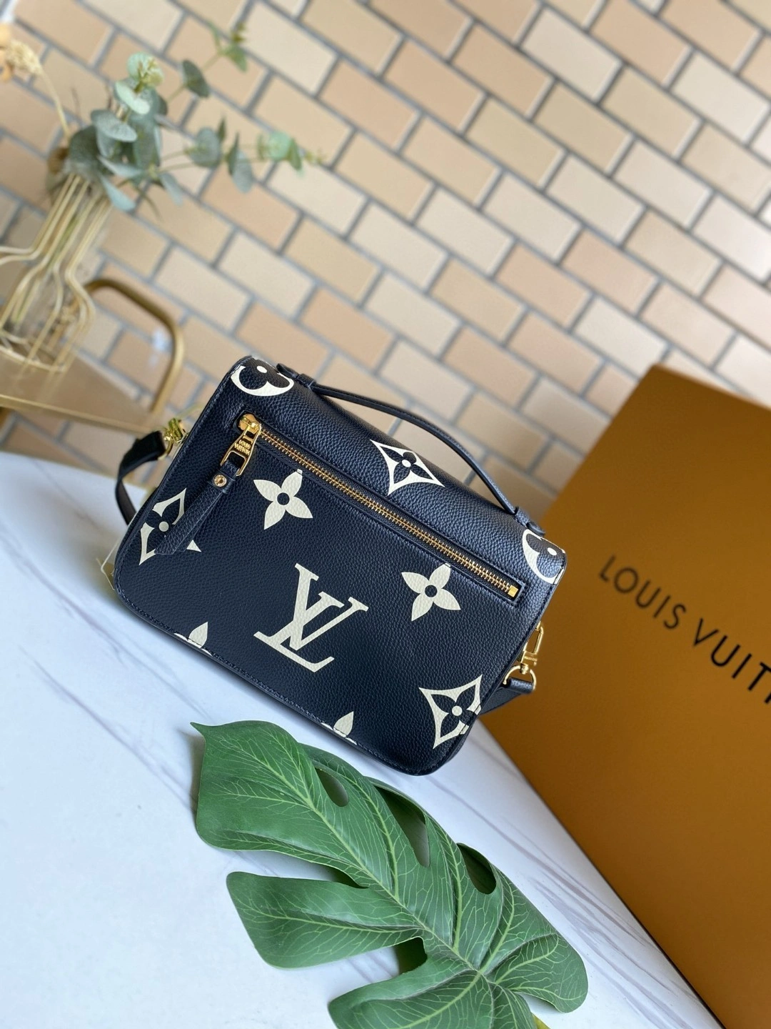 M45773 Pochette Metis item : AT-B225L0307L