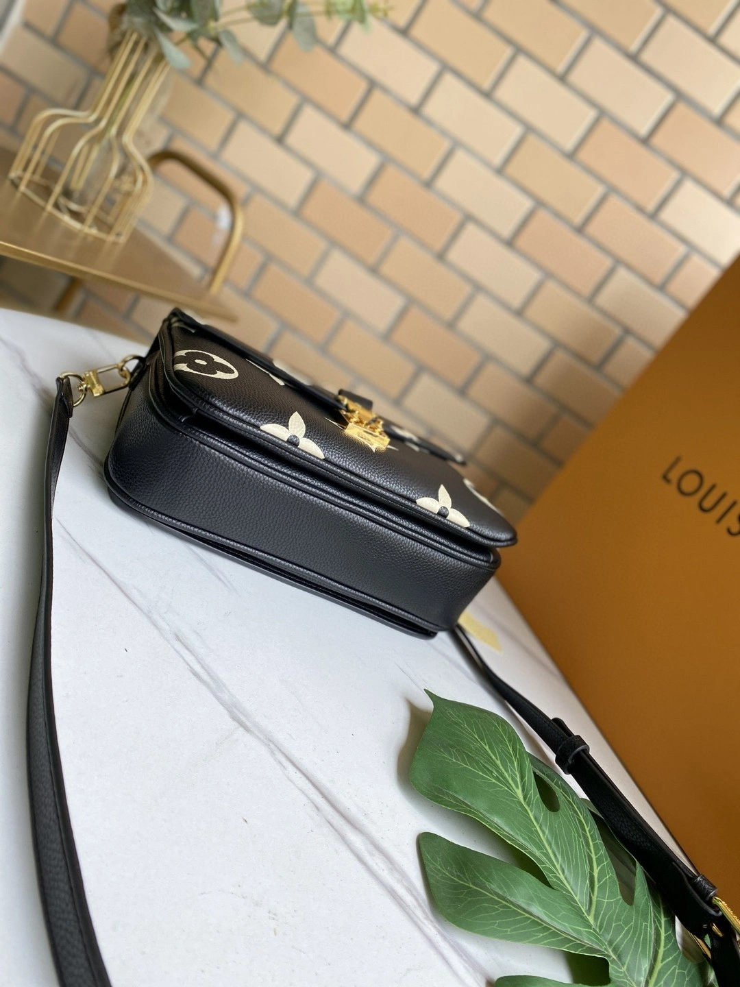 M45773 Pochette Metis item : AT-B225L0307L