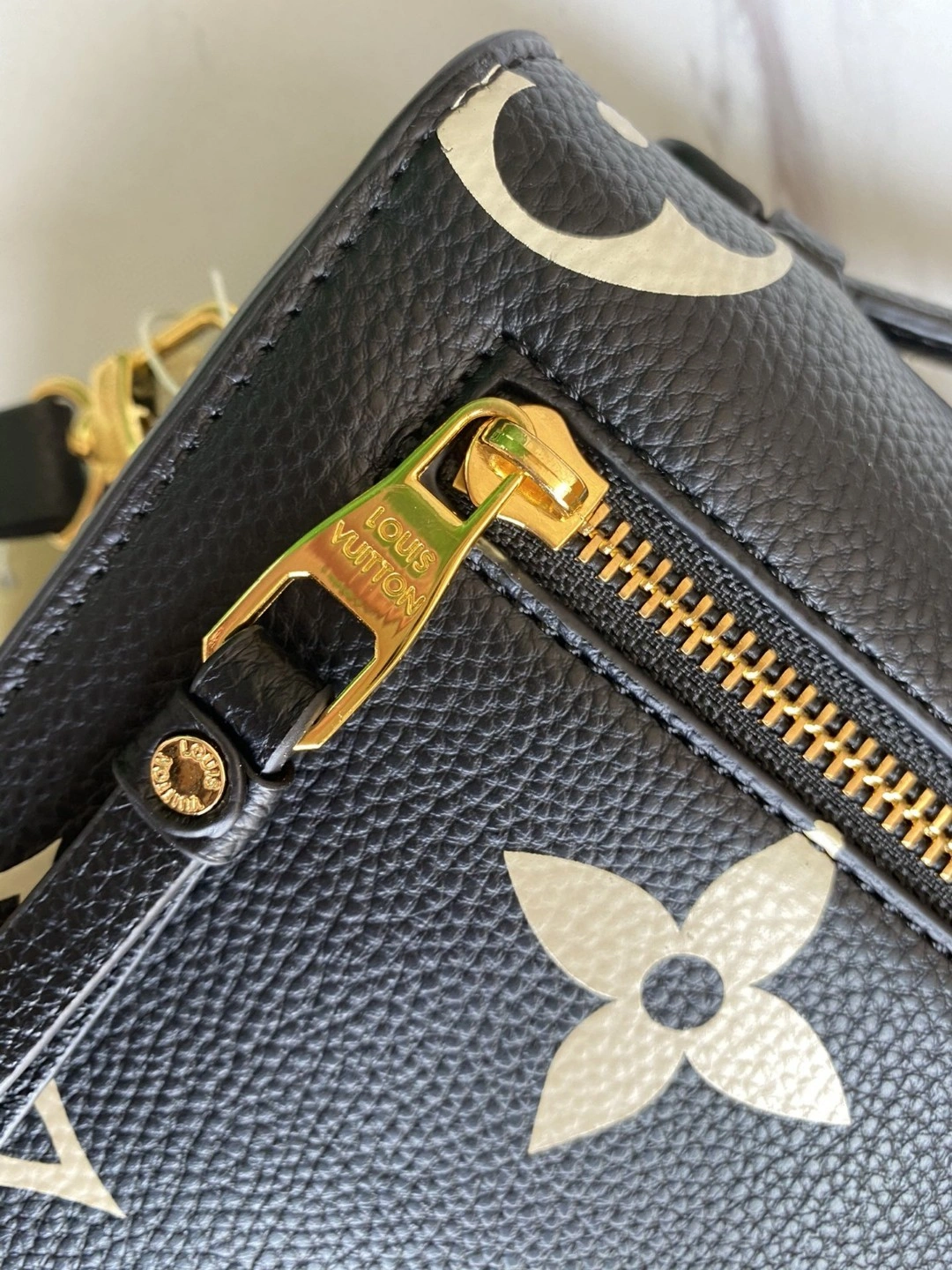 M45773 Pochette Metis item : AT-B225L0307L