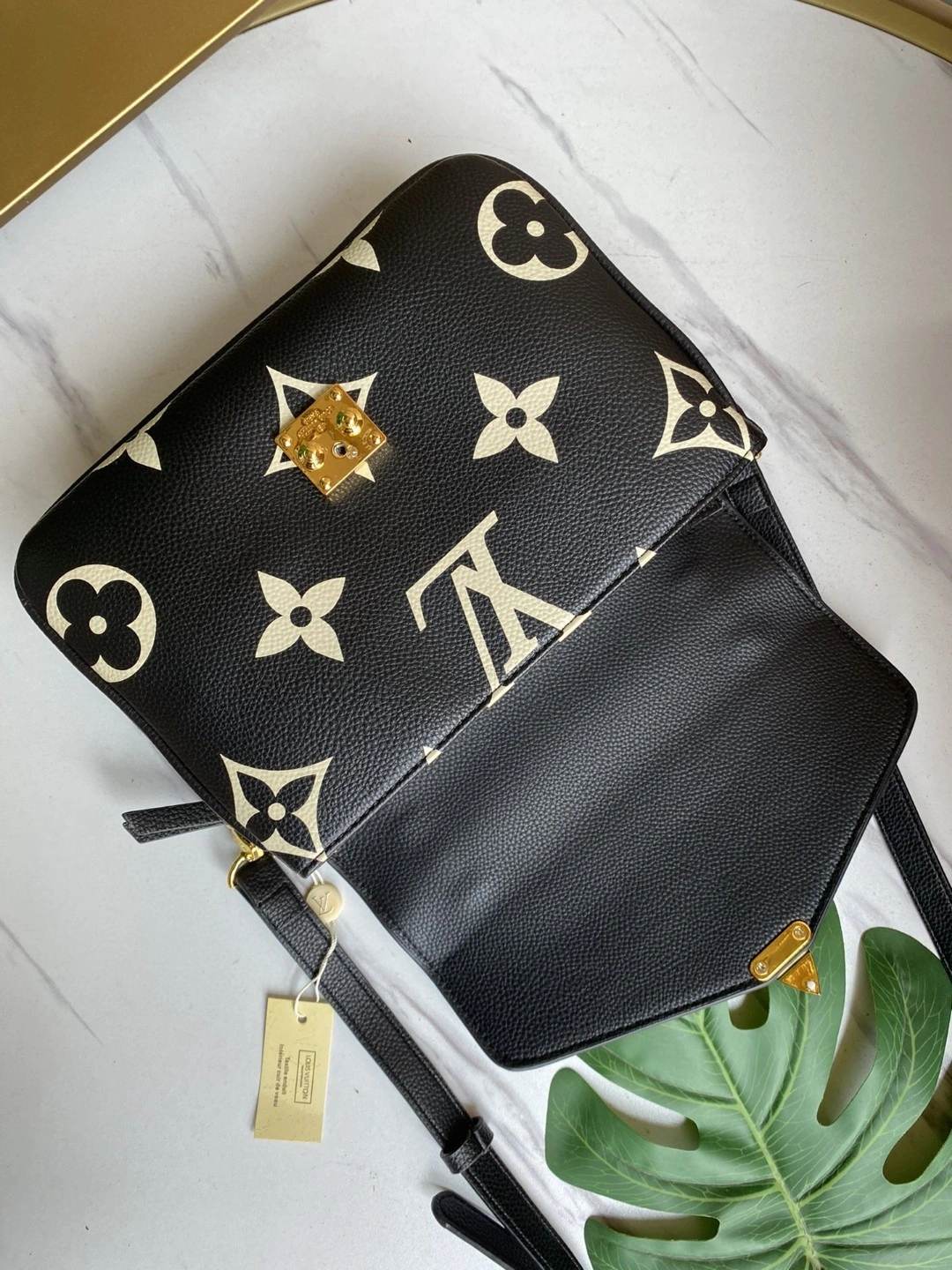 M45773 Pochette Metis item : AT-B225L0307L